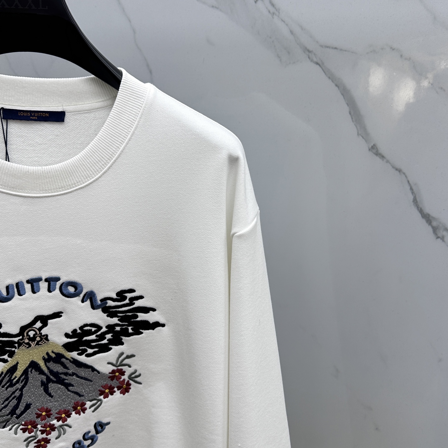 🆕1V*路易威登 2025FW最新款火山🌋刺绣🪡‼️圆领卫衣®宽松版型 采用450克纯棉毛圈面料质感很好