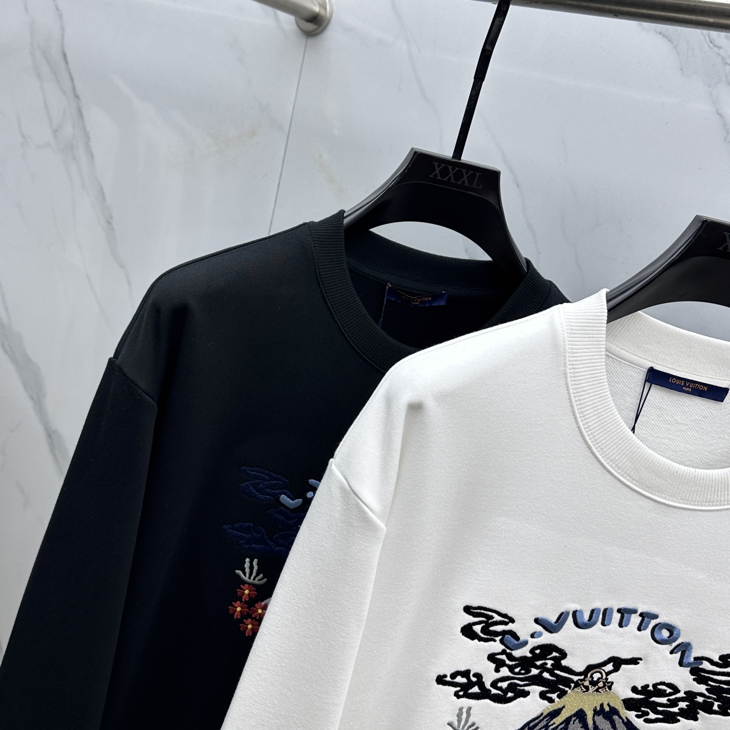 🆕1V*路易威登 2025FW最新款火山🌋刺绣🪡‼️圆领卫衣®宽松版型 采用450克纯棉毛圈面料质感很好