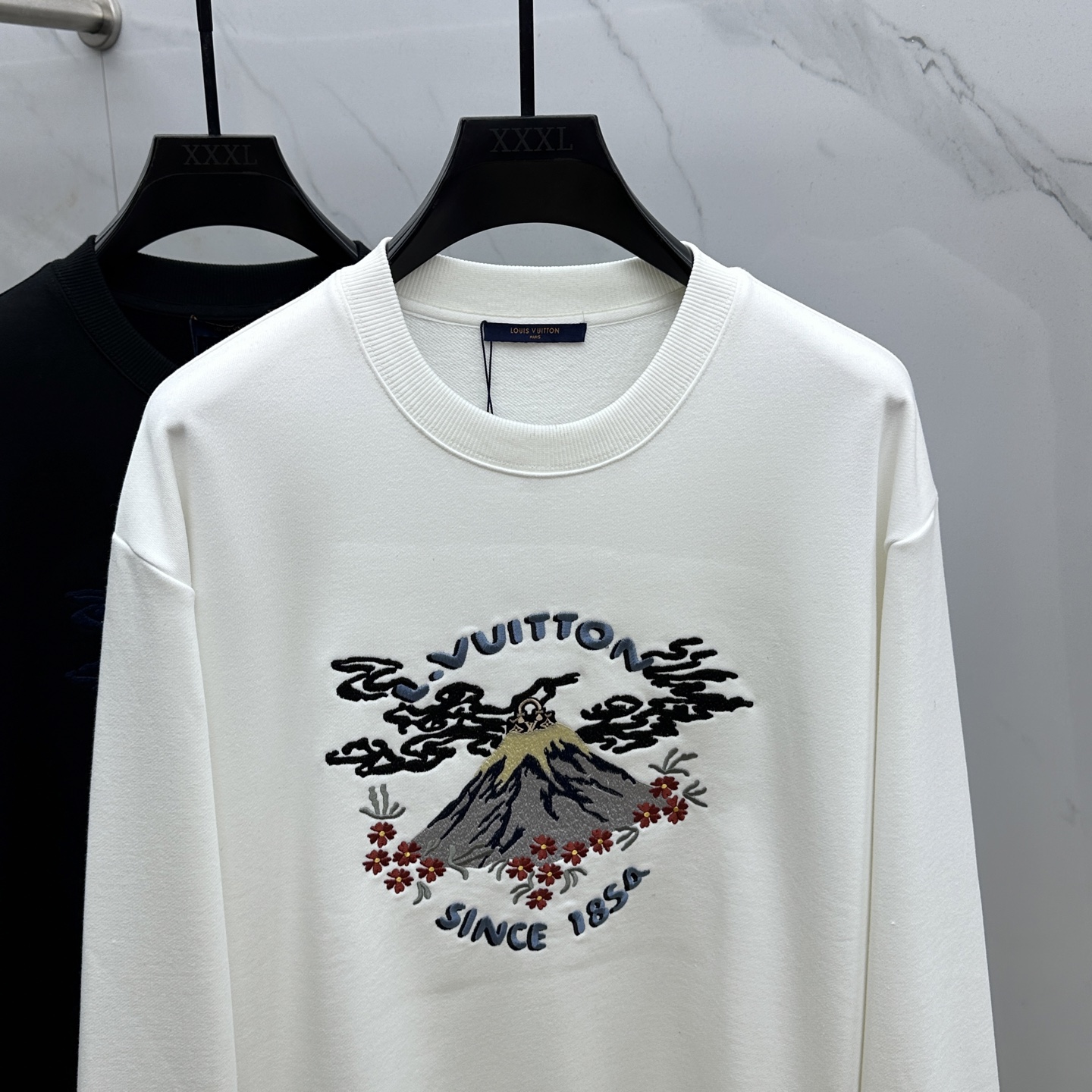 🆕1V*路易威登 2025FW最新款火山🌋刺绣🪡‼️圆领卫衣®宽松版型 采用450克纯棉毛圈面料质感很好