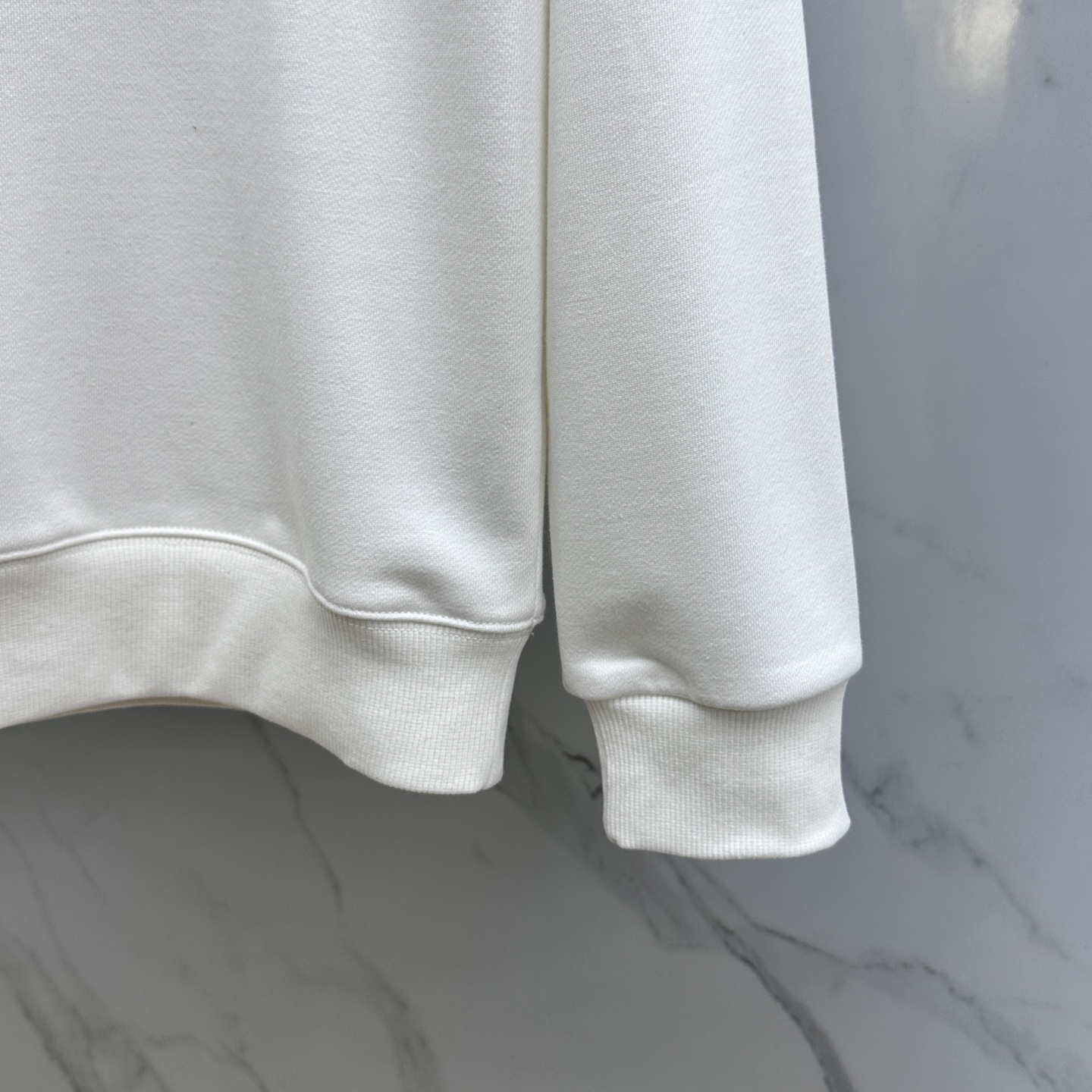 🆕1V*路易威登 2025FW最新款火山🌋刺绣🪡‼️圆领卫衣®宽松版型 采用450克纯棉毛圈面料质感很好