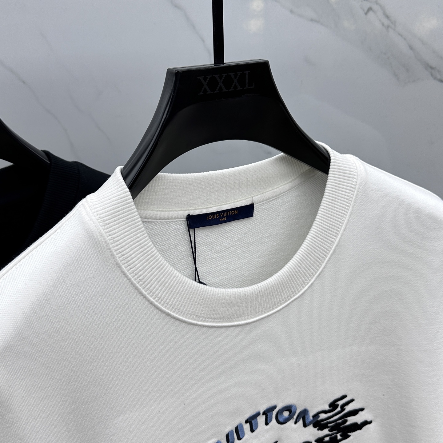 🆕1V*路易威登 2025FW最新款火山🌋刺绣🪡‼️圆领卫衣®宽松版型 采用450克纯棉毛圈面料质感很好