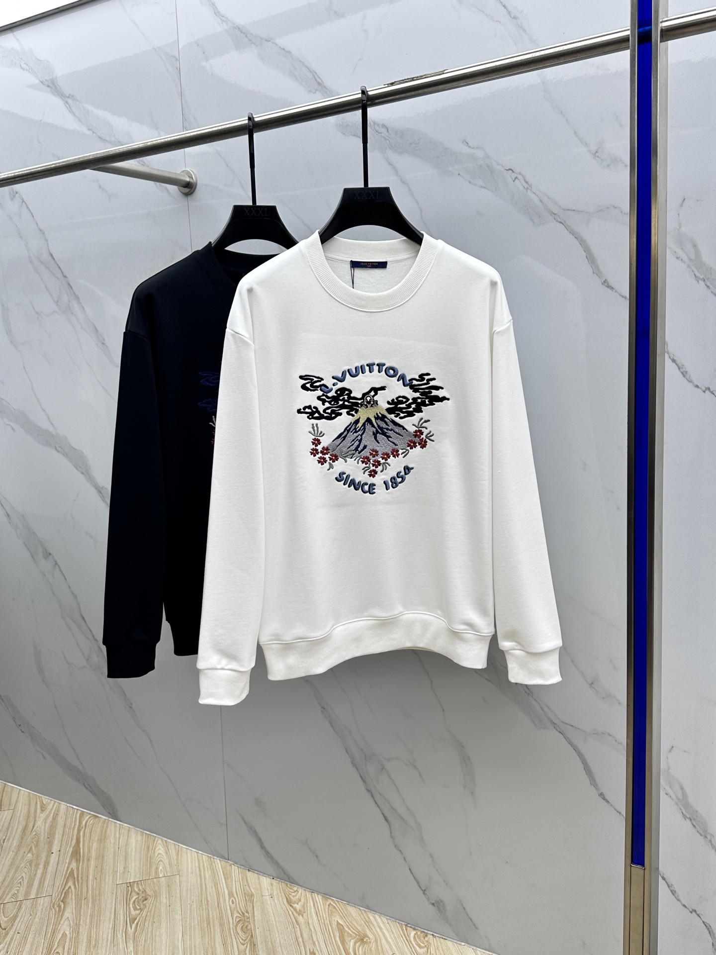 🆕1V*路易威登 2025FW最新款火山🌋刺绣🪡‼️圆领卫衣®宽松版型 采用450克纯棉毛圈面料质感很好