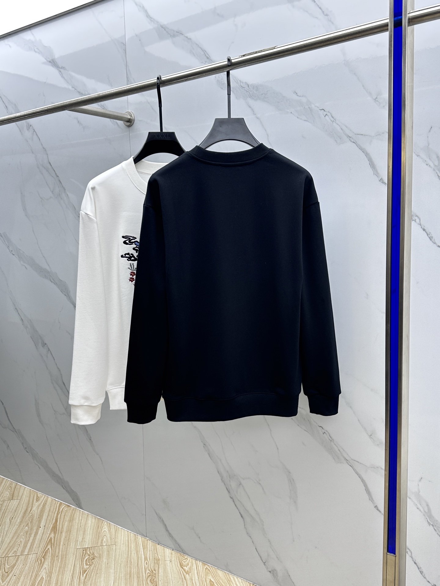 🆕1V*路易威登 2025FW最新款火山🌋刺绣🪡‼️圆领卫衣®宽松版型 采用450克纯棉毛圈面料质感很好