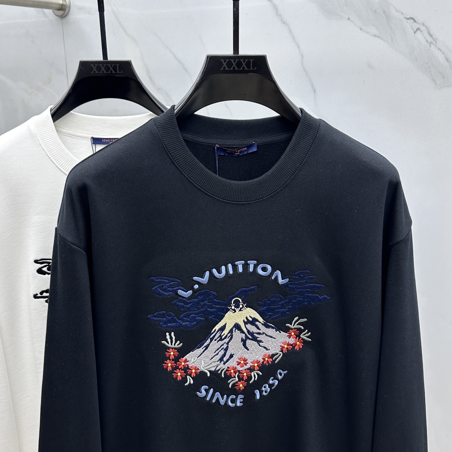 🆕1V*路易威登 2025FW最新款火山🌋刺绣🪡‼️圆领卫衣®宽松版型 采用450克纯棉毛圈面料质感很好