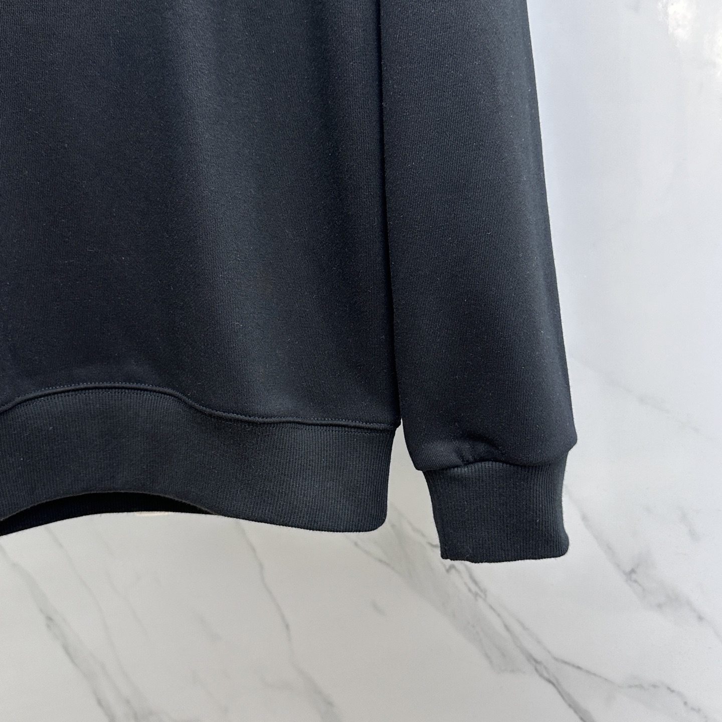 🆕1V*路易威登 2025FW最新款火山🌋刺绣🪡‼️圆领卫衣®宽松版型 采用450克纯棉毛圈面料质感很好