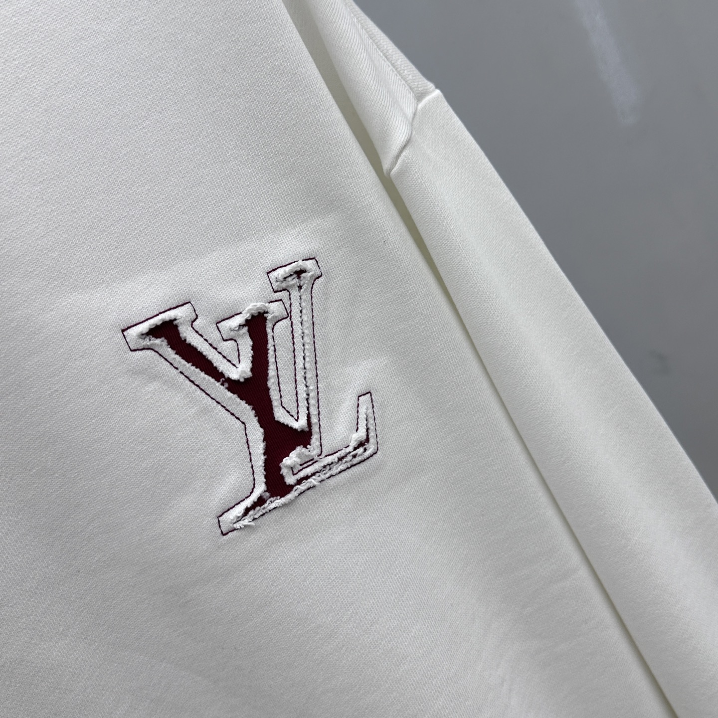 🆕1V*路易威登 前后幅乎剪烧花帖布磨烂刺绣🪡‼️圆领卫衣*定织定染420g毛毛圈全棉面料制成，面料手感