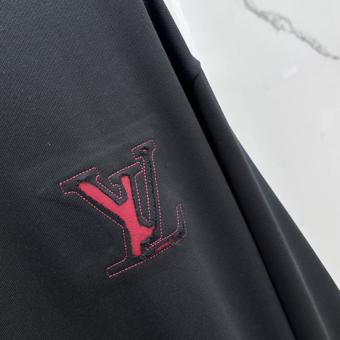 🆕1V*路易威登 前后幅乎剪烧花帖布磨烂刺绣🪡‼️圆领卫衣*定织定染420g毛毛圈全棉面料制成，面料手感