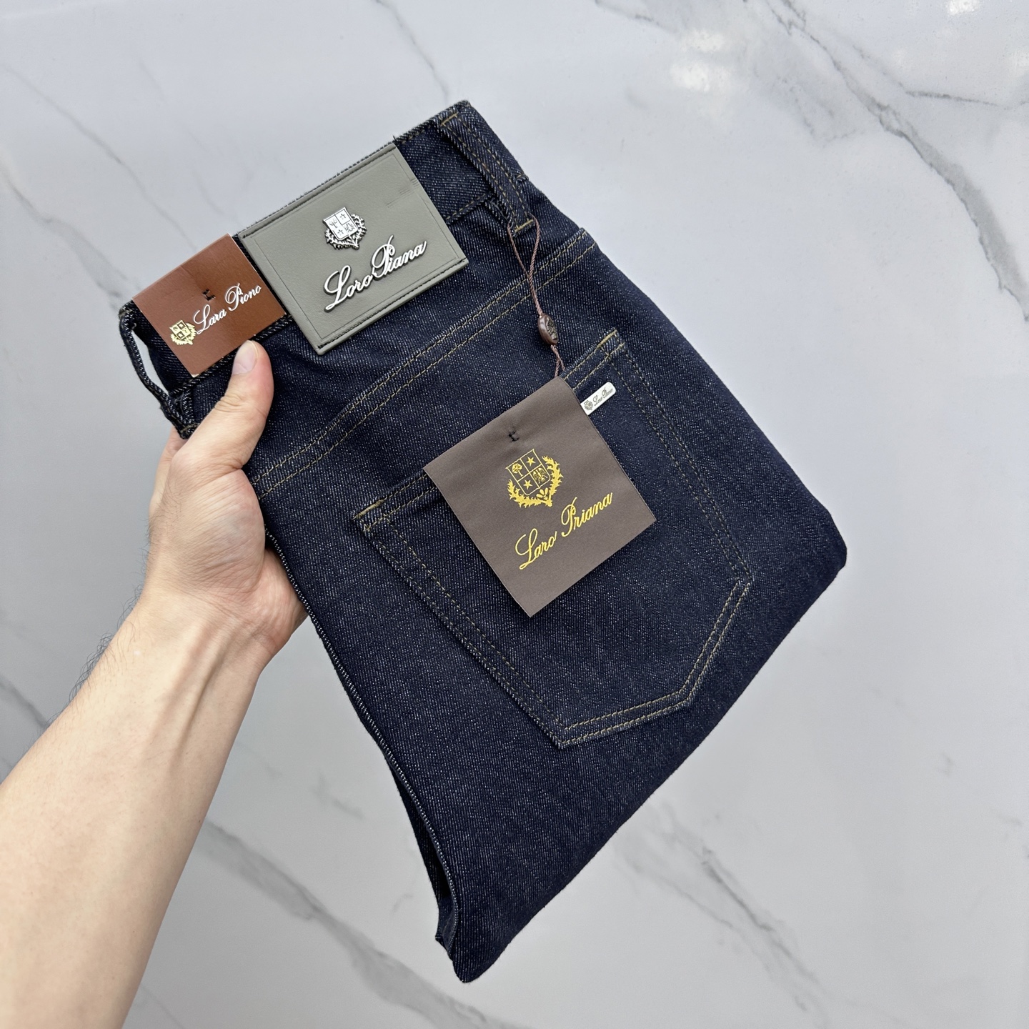 NO:522768,LP high-end customization, the latest jeans in early autumn 2025, released at the counter simultaneously, original custom reproduction, customer-supplied hardware and accessories, original quality, imported fixed-color denim fabric, heavy-industrial washing, fine workmanship and excellent upper body!  Selected single products, complete three standards, original AX single product, number 29-38 without 37, loro piana, jeans, alexander wang19860909LP 高端定制、2025早秋最新款牛仔裤 柜台同步发售 原版定制复刻 客供五金辅料 原单品质 进口固色牛仔面料 重工洗水 做工走线精细 上身绝佳！优选单品 三标齐全 AX原单出品 码数29-38无37,,loro piana,jeans,alexander wang,Men's clothing