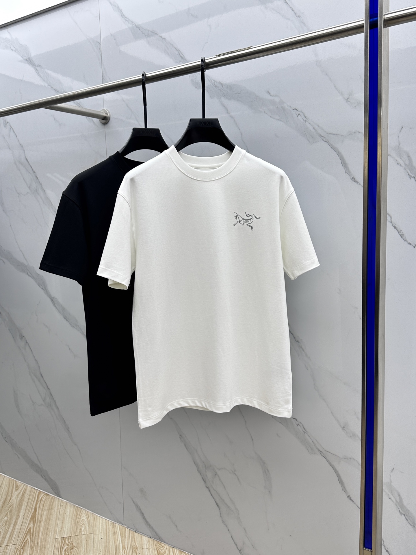 🆕ARCTERY*始祖鸟 2025SS秋季新款短袖打底T 恤，以当季色调传递典雅韵味，成就日常搭配佳选。