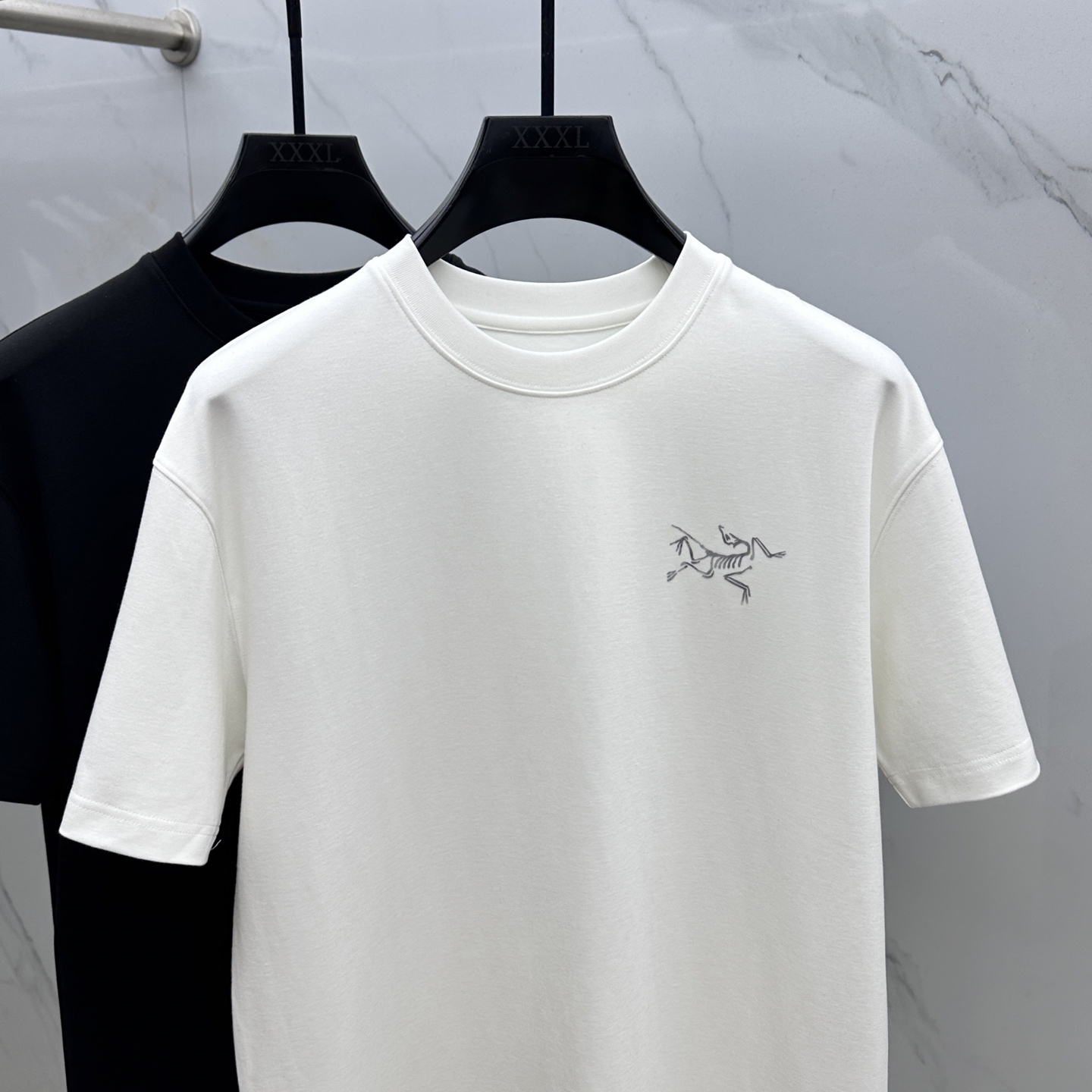 🆕ARCTERY*始祖鸟 2025SS秋季新款短袖打底T 恤，以当季色调传递典雅韵味，成就日常搭配佳选。