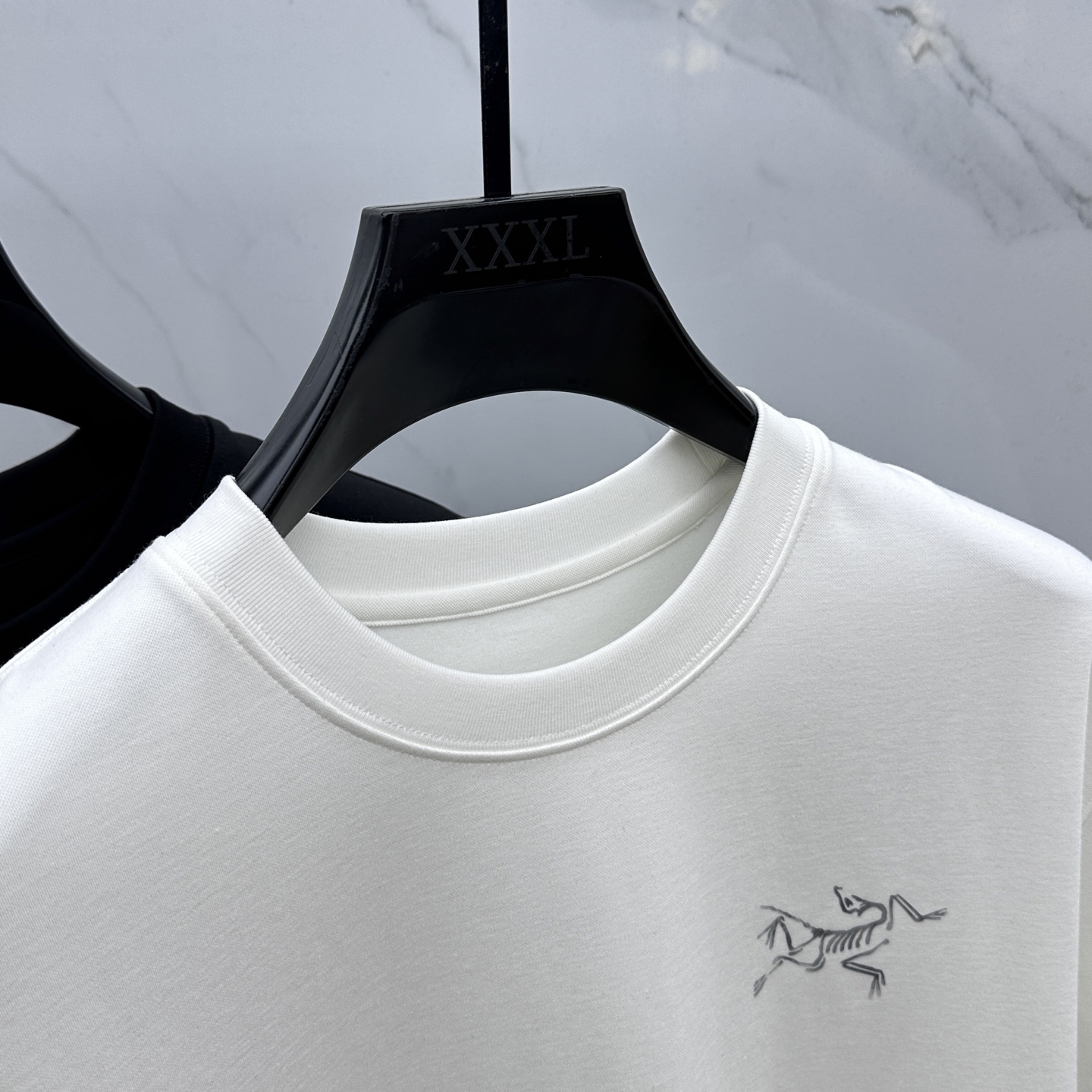 🆕ARCTERY*始祖鸟 2025SS秋季新款短袖打底T 恤，以当季色调传递典雅韵味，成就日常搭配佳选。