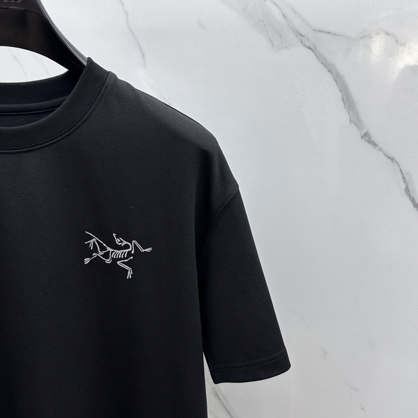 🆕ARCTERY*始祖鸟 2025SS秋季新款短袖打底T 恤，以当季色调传递典雅韵味，成就日常搭配佳选。