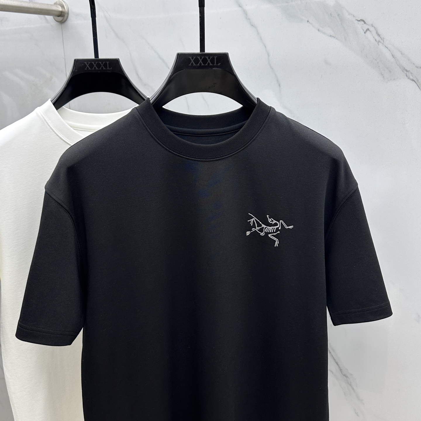 🆕ARCTERY*始祖鸟 2025SS秋季新款短袖打底T 恤，以当季色调传递典雅韵味，成就日常搭配佳选。