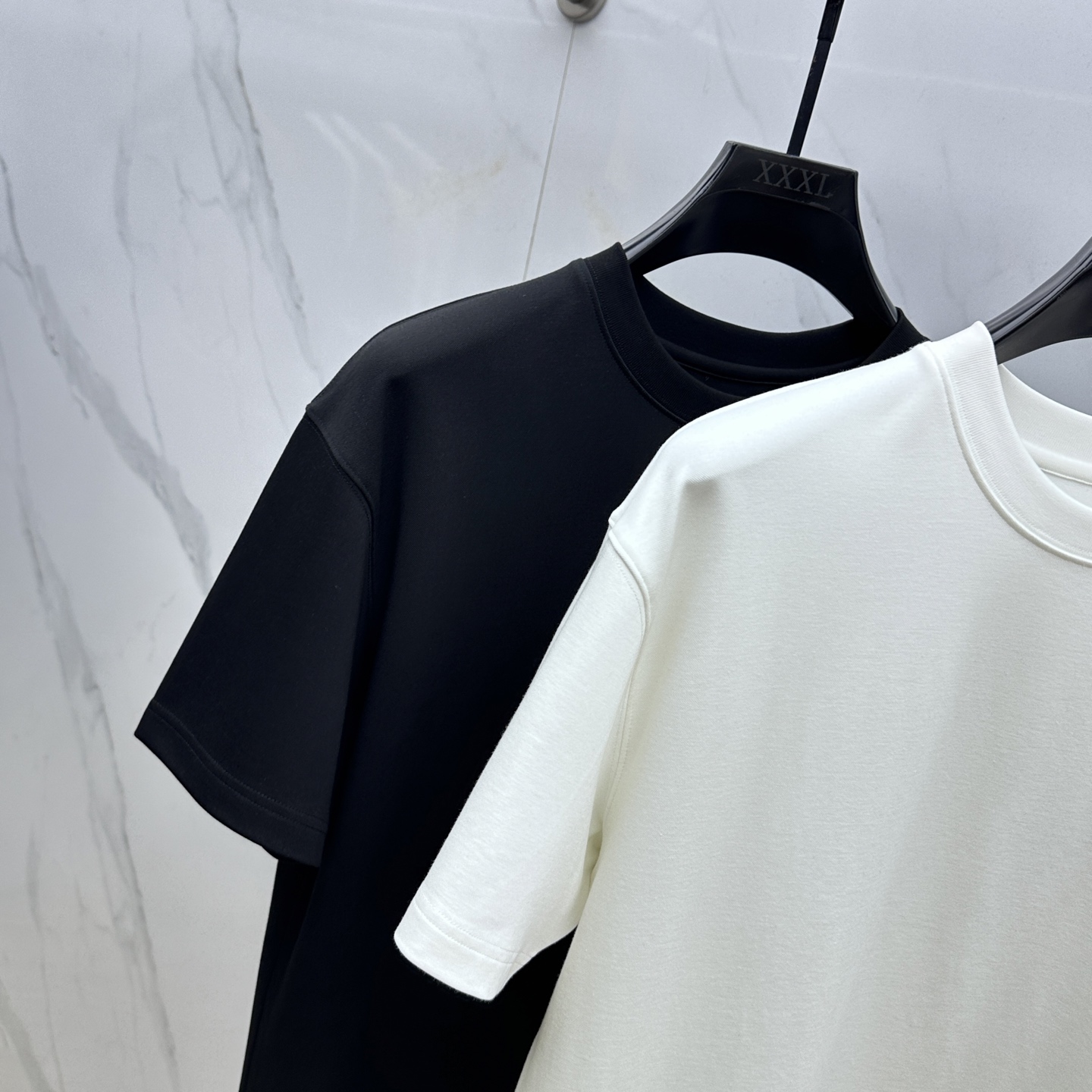 🆕CH*克罗心 2025SS秋季新款短袖打底T 恤，以当季色调传递典雅韵味，成就日常搭配佳选。胸前log