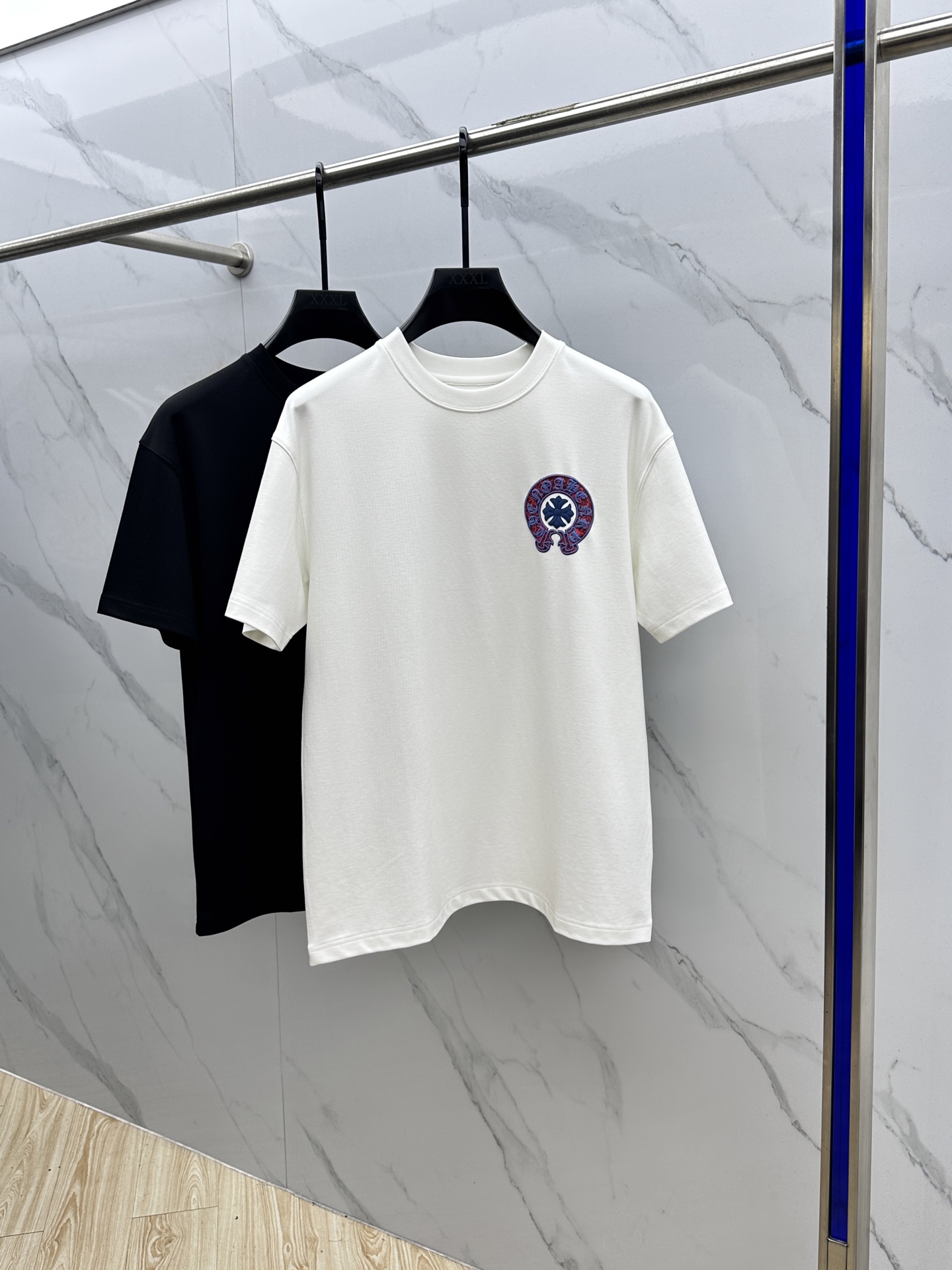 🆕CH*克罗心 2025SS秋季新款短袖打底T 恤，以当季色调传递典雅韵味，成就日常搭配佳选。胸前log