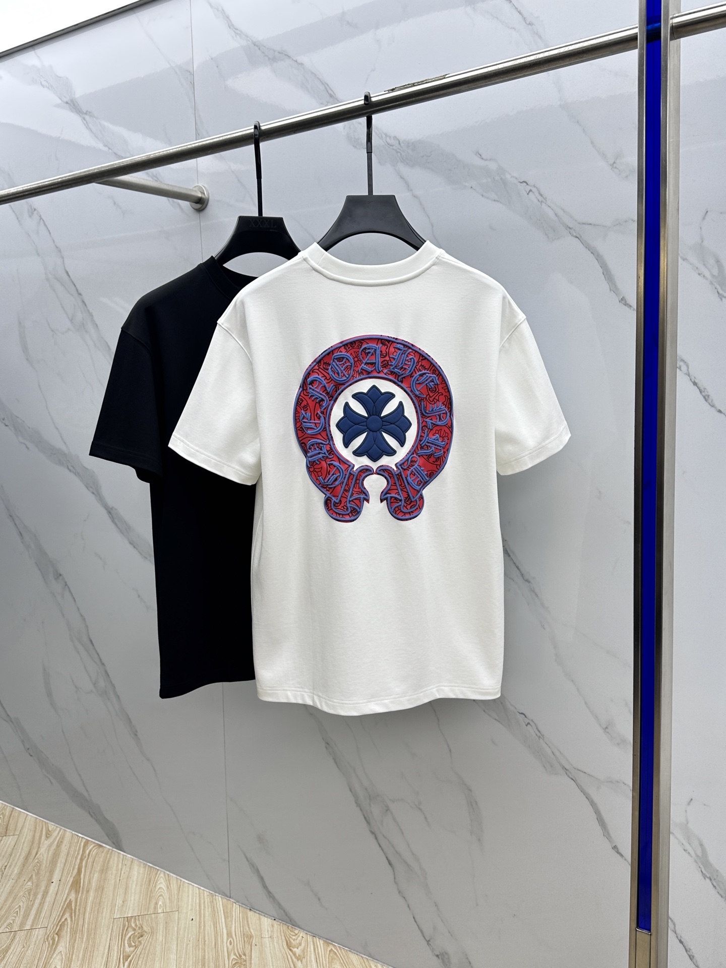 🆕CH*克罗心 2025SS秋季新款短袖打底T 恤，以当季色调传递典雅韵味，成就日常搭配佳选。胸前log