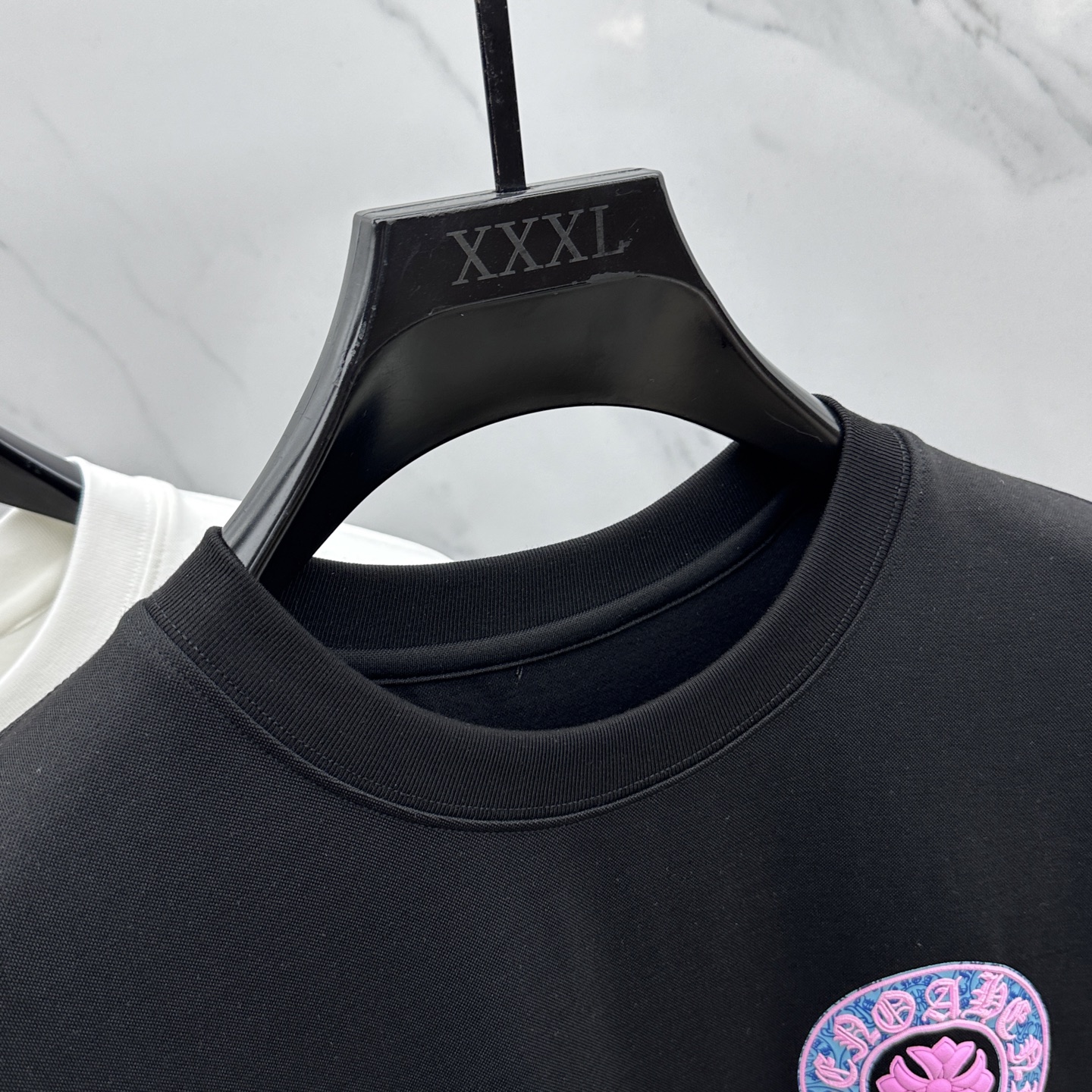 🆕CH*克罗心 2025SS秋季新款短袖打底T 恤，以当季色调传递典雅韵味，成就日常搭配佳选。胸前log