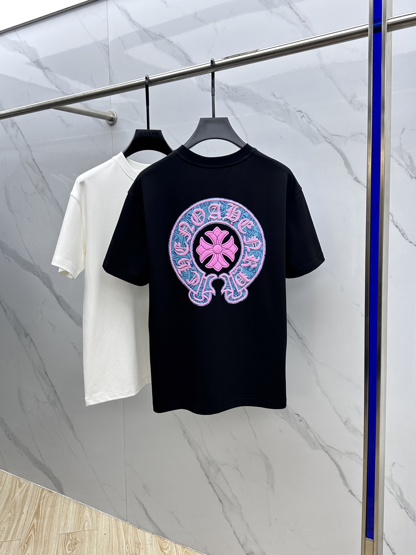 🆕CH*克罗心 2025SS秋季新款短袖打底T 恤，以当季色调传递典雅韵味，成就日常搭配佳选。胸前log