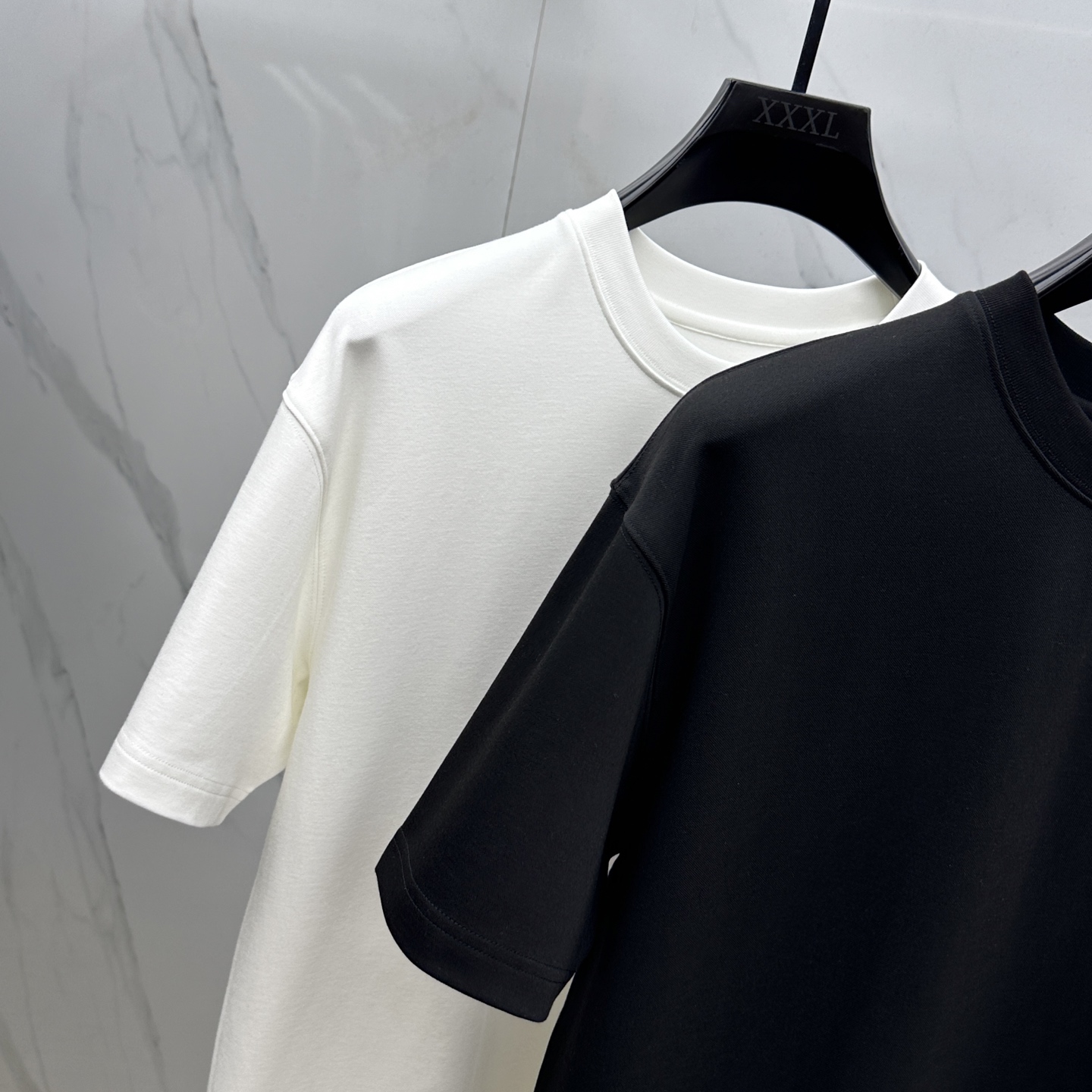 🆕CH*克罗心 2025SS秋季新款短袖打底T 恤，以当季色调传递典雅韵味，成就日常搭配佳选。胸前log