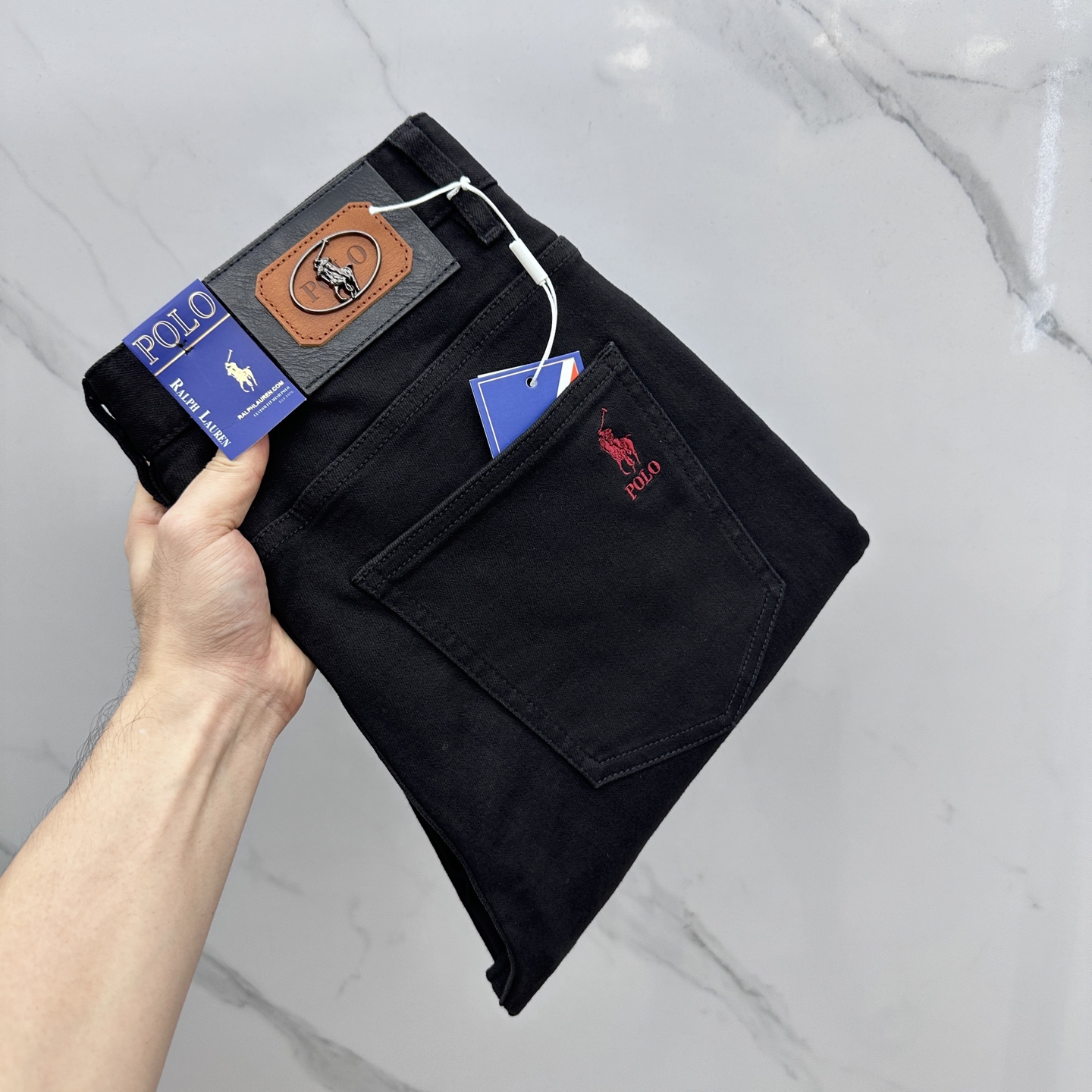 NO:523764,POLO high-end customization, the latest jeans in early autumn 2025 are released simultaneously on the counter. Original customization reproduction. Customer-supplied hardware and accessories. Original quality. Imported fixed-color denim fabric. Heavy industry washing. Fine workmanship and excellent upper body!  Selected single products, complete three standards, original AX single product, number 29-38 without 37, jeans, alexander wang19860909POLO 高端定制、2025早秋最新款牛仔裤 柜台同步发售 原版定制复刻 客供五金辅料 原单品质 进口固色牛仔面料 重工洗水 做工走线精细 上身绝佳！优选单品 三标齐全 AX原单出品 码数29-38无37,,jeans,alexander wang,Men's clothing