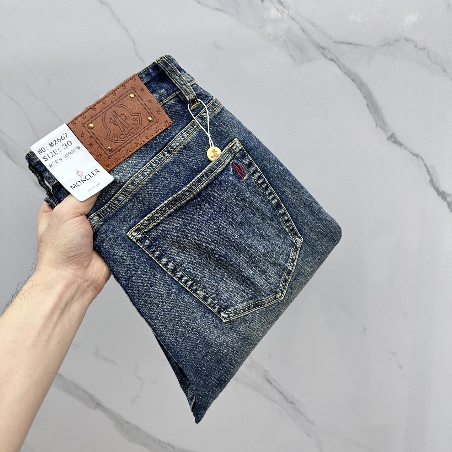 NO:523770,Moncler high-end customization, the latest jeans in early autumn 2025 are released simultaneously on the counter. Original custom reproduction. Customer-supplied hardware and accessories. Original quality. Imported fixed-color denim fabric. Heavy industry washing. Fine workmanship and excellent upper body!  Selected single products, complete three standards, original AX single product, number 29-38 without 37, jeans, alexander wang19860909Moncler 高端定制、2025早秋最新款牛仔裤 柜台同步发售 原版定制复刻 客供五金辅料 原单品质 进口固色牛仔面料 重工洗水 做工走线精细 上身绝佳！优选单品 三标齐全 AX原单出品 码数29-38无37,,jeans,alexander wang,Men's clothing