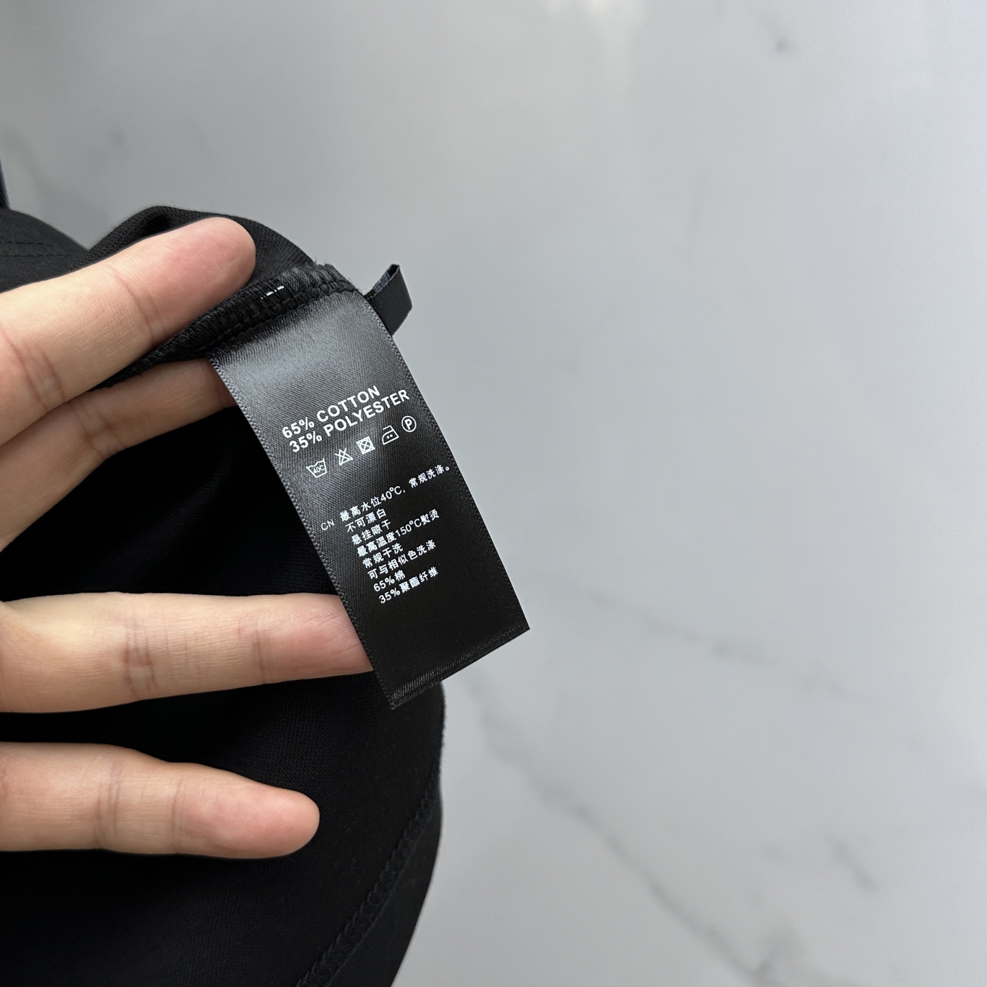 🆕Moncler蒙口 2025SS秋季新款短袖打底T 恤，以当季色调传递典雅韵味，成就日常搭配佳选。胸前