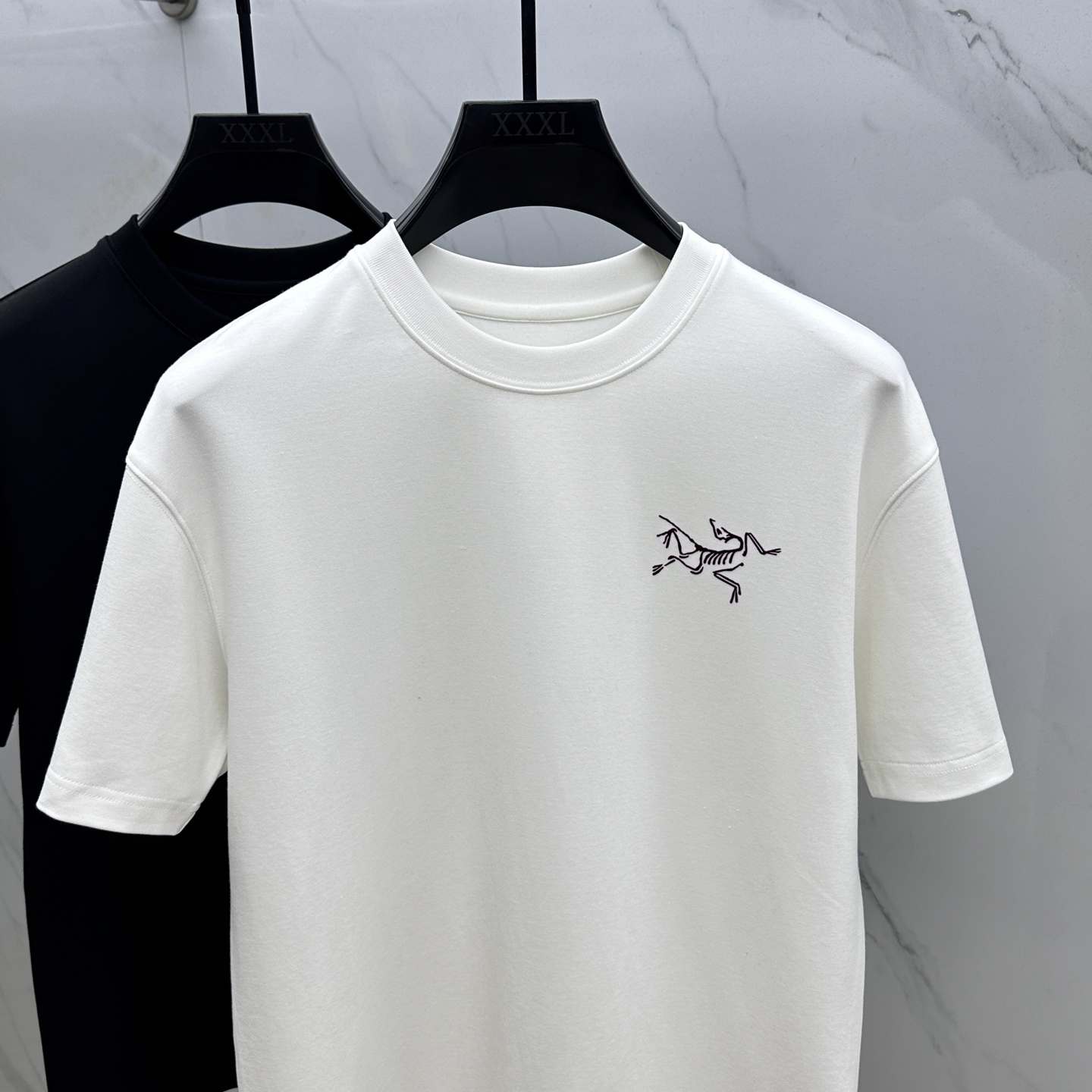 🆕ARCTERYX始祖鸟 2025SS秋季新款短袖打底T 恤，以当季色调传递典雅韵味，成就日常搭配佳选。