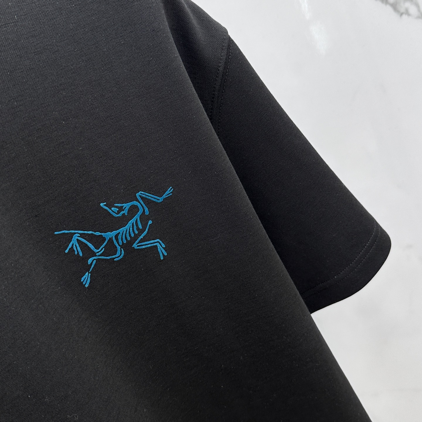 🆕ARCTERYX始祖鸟 2025SS秋季新款短袖打底T 恤，以当季色调传递典雅韵味，成就日常搭配佳选。