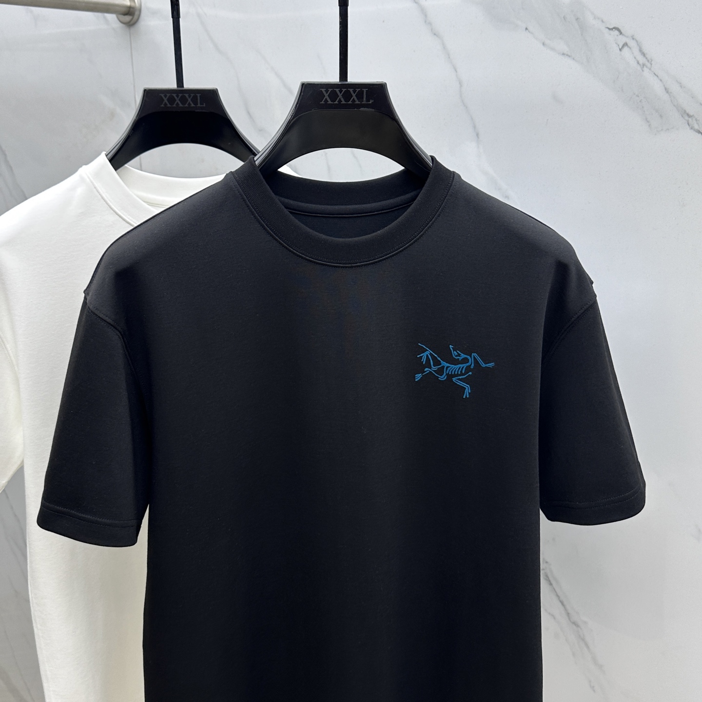 🆕ARCTERYX始祖鸟 2025SS秋季新款短袖打底T 恤，以当季色调传递典雅韵味，成就日常搭配佳选。