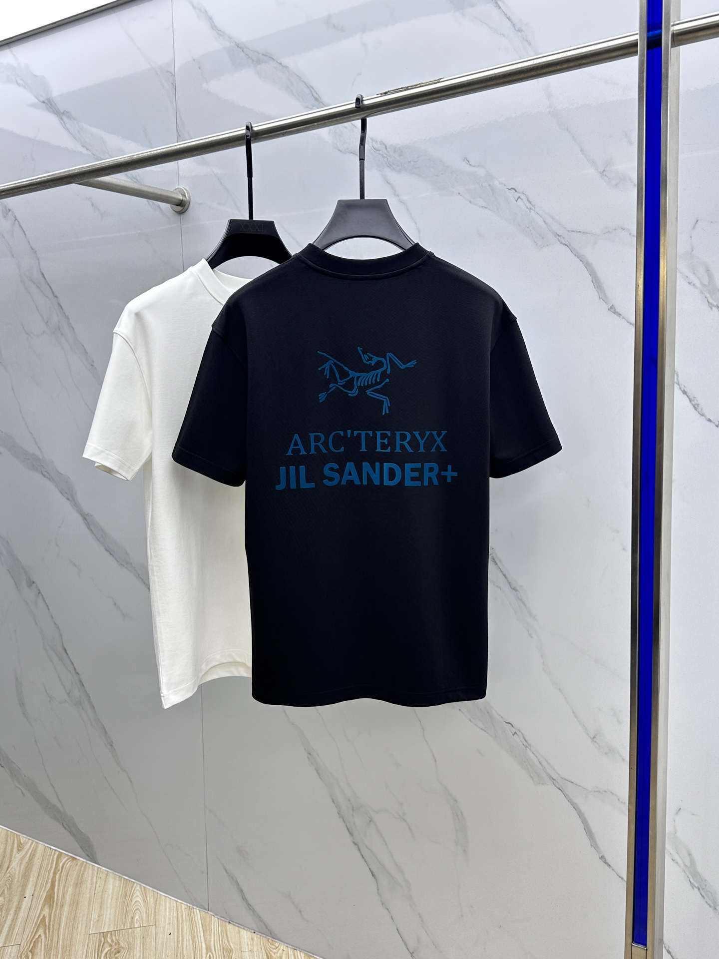 🆕ARCTERYX始祖鸟 2025SS秋季新款短袖打底T 恤，以当季色调传递典雅韵味，成就日常搭配佳选。