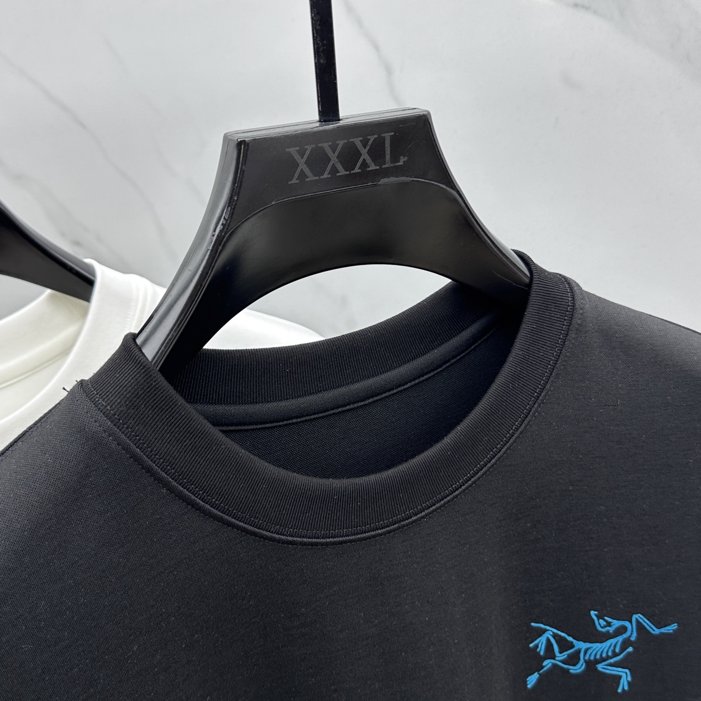 🆕ARCTERYX始祖鸟 2025SS秋季新款短袖打底T 恤，以当季色调传递典雅韵味，成就日常搭配佳选。