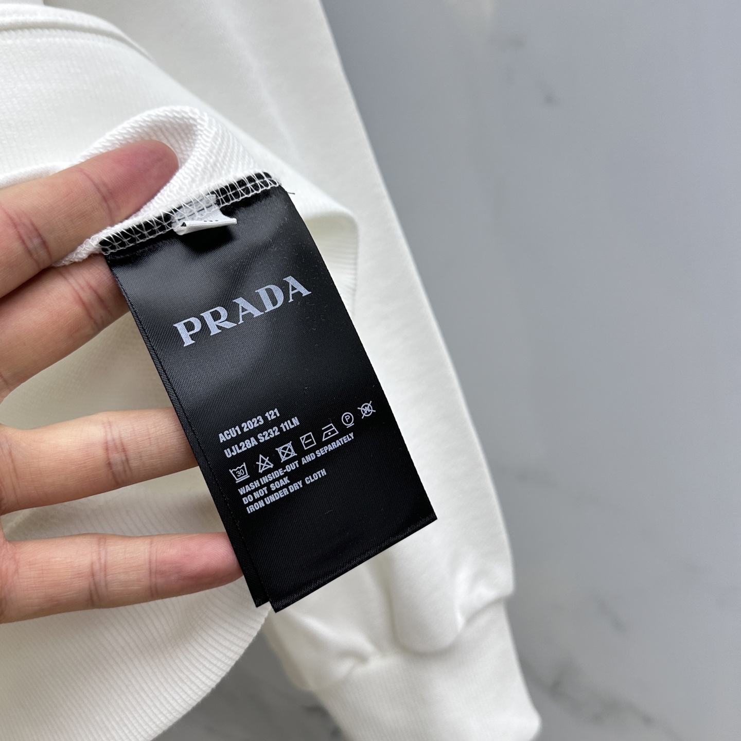 🆕Prada普拉达 2025Ss秋冬新款卫衣，精美工艺圆领款，特制纯棉400克面料升级水洗大毛圈、柔软贴