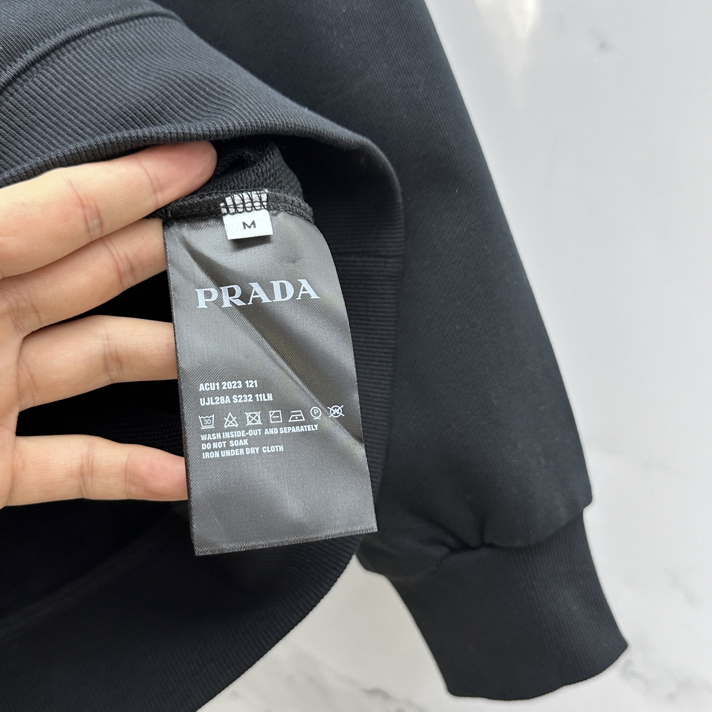 🆕Prada普拉达 2025Ss秋冬新款卫衣，精美工艺圆领款，特制纯棉400克面料升级水洗大毛圈、柔软贴