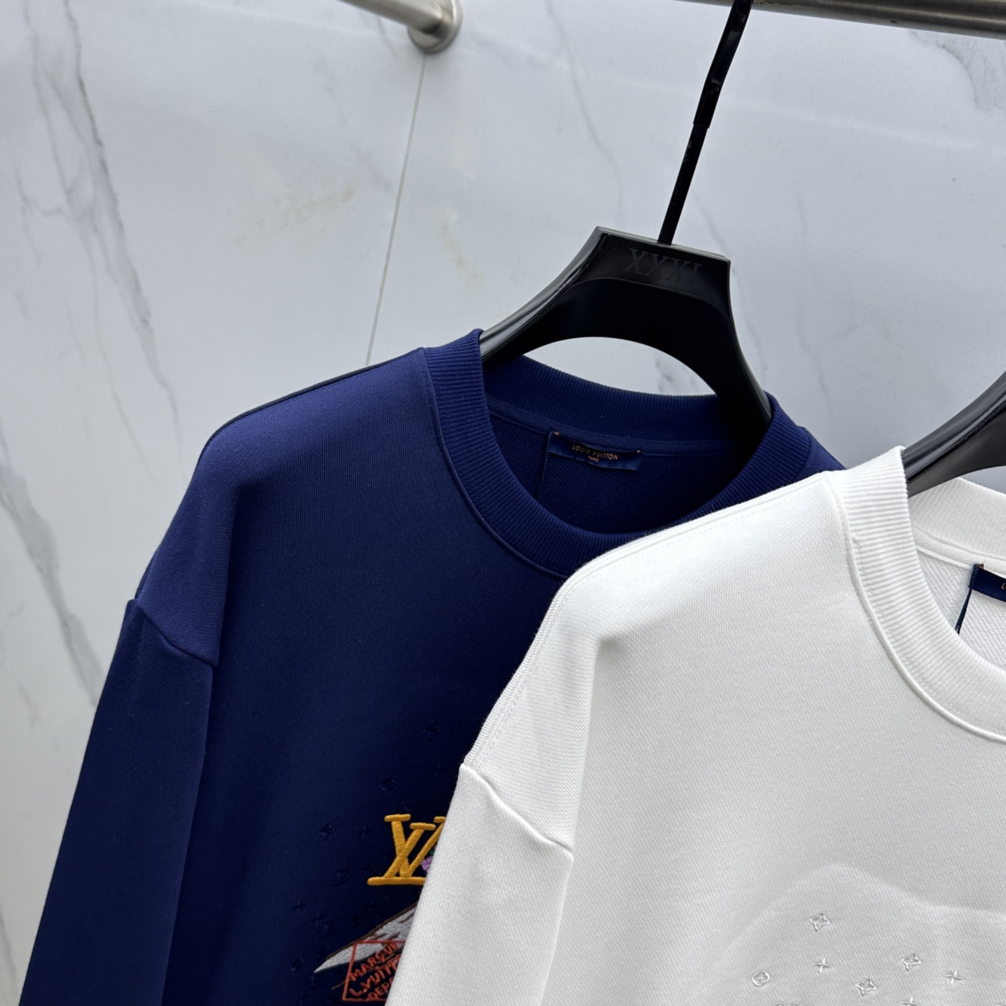 🆕1V*路易威登 25ssPharrell合作刺绣罗纹领新款卫衣 上绣有 Pharrell Willia