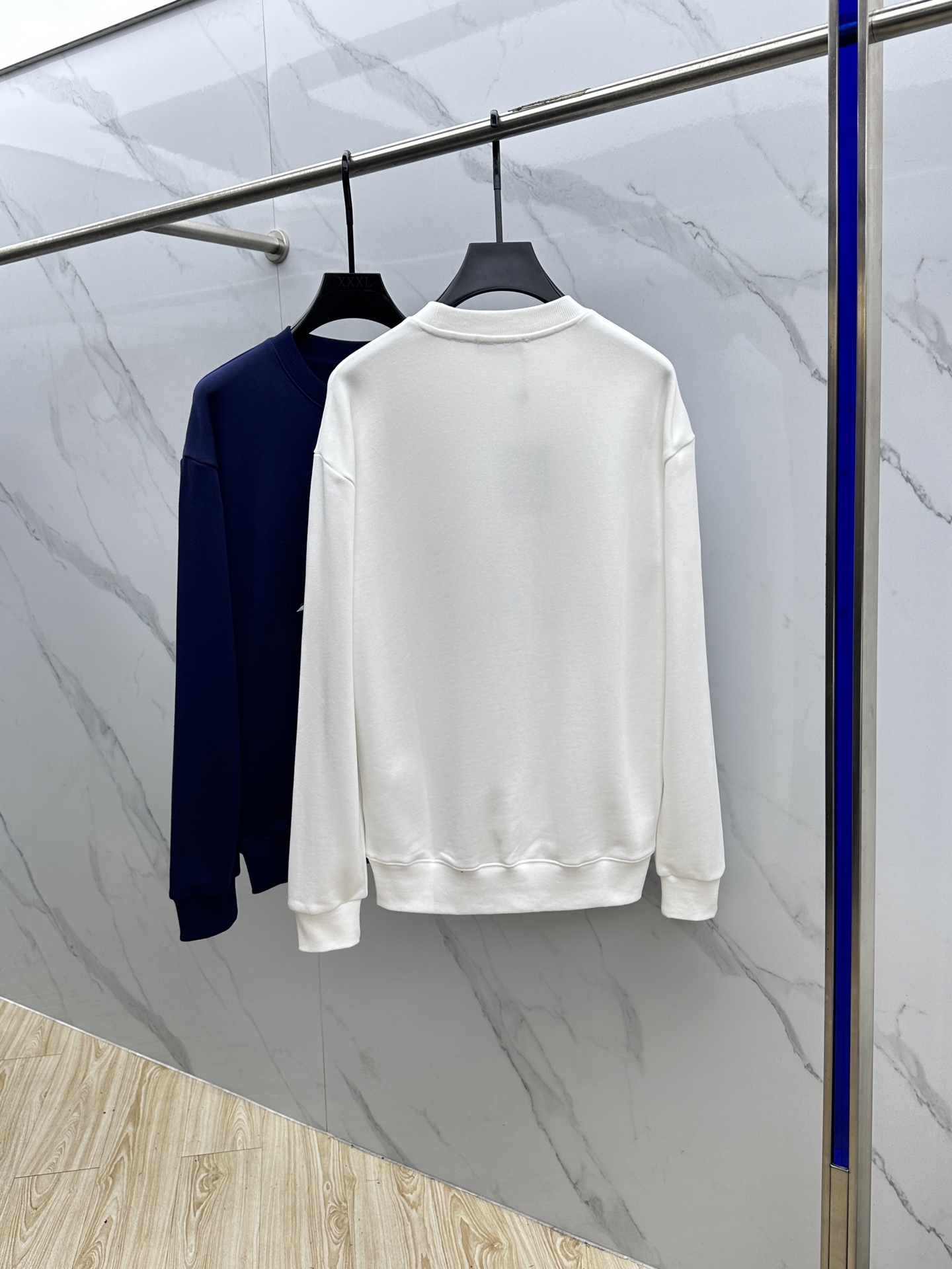 🆕1V*路易威登 25ssPharrell合作刺绣罗纹领新款卫衣 上绣有 Pharrell Willia