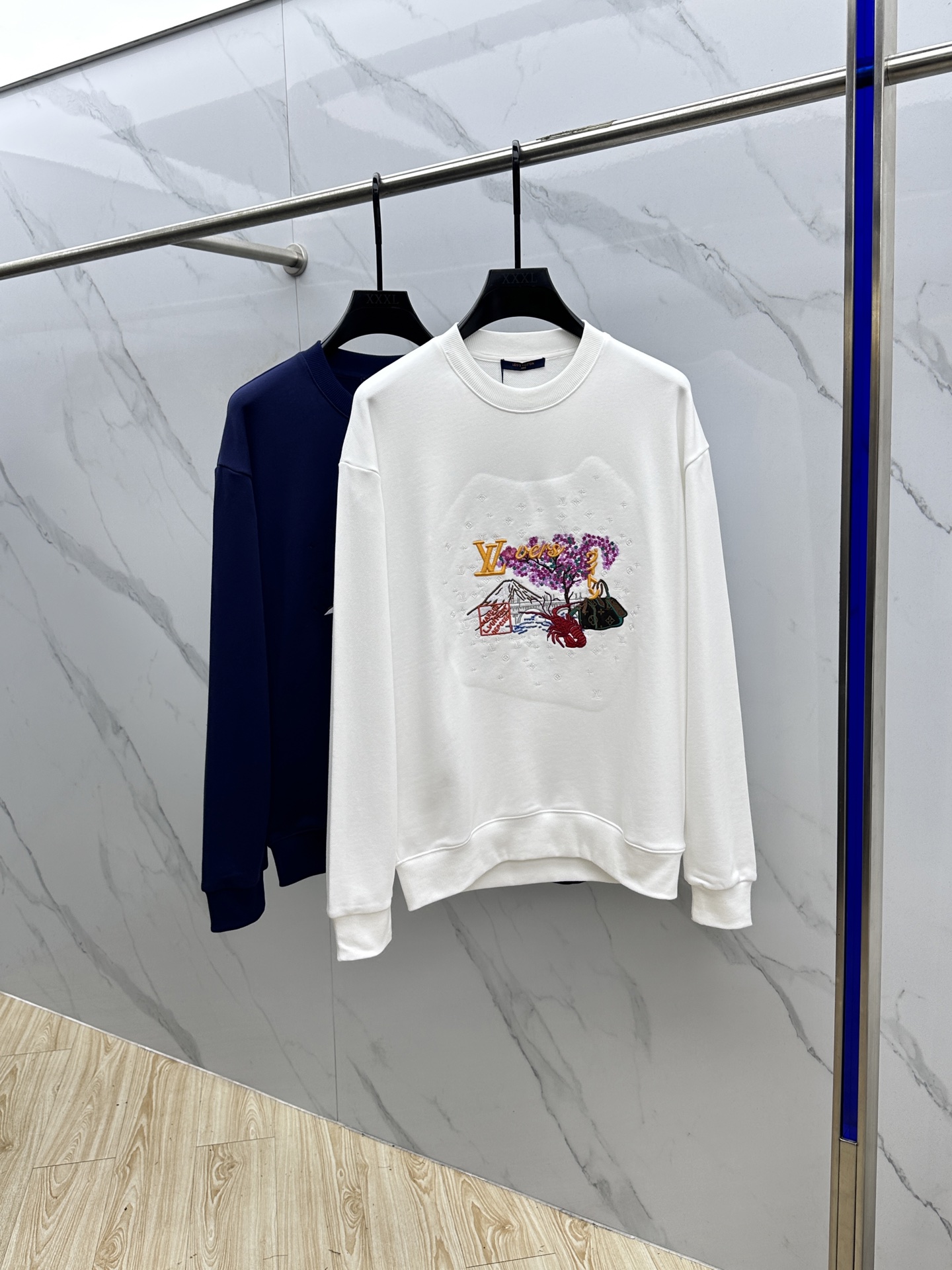 🆕1V*路易威登 25ssPharrell合作刺绣罗纹领新款卫衣 上绣有 Pharrell Willia