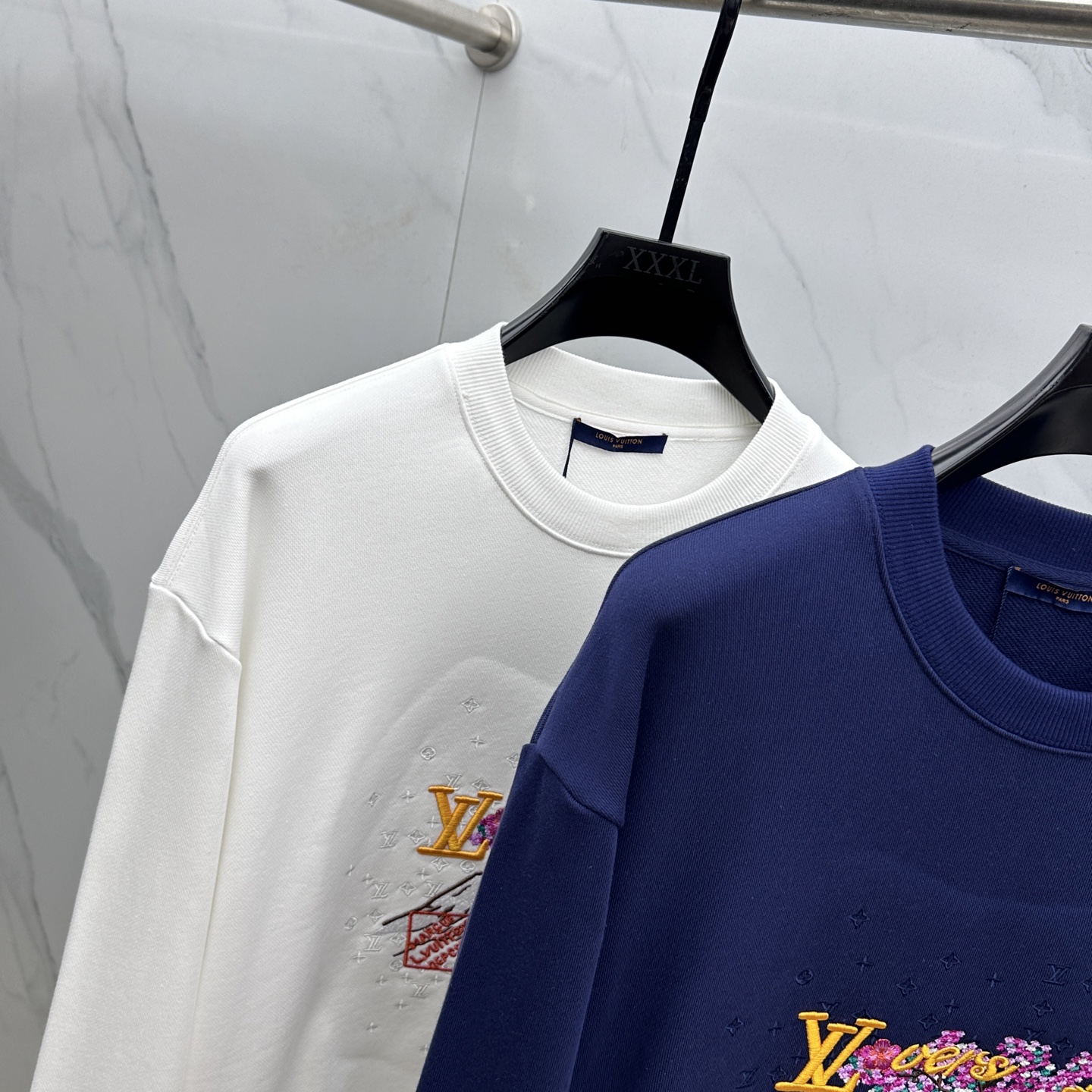 🆕1V*路易威登 25ssPharrell合作刺绣罗纹领新款卫衣 上绣有 Pharrell Willia