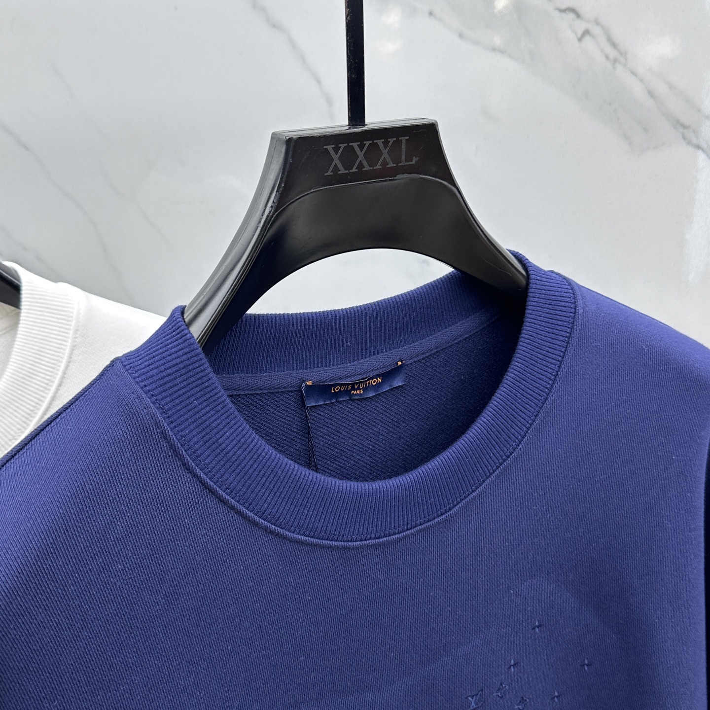 🆕1V*路易威登 25ssPharrell合作刺绣罗纹领新款卫衣 上绣有 Pharrell Willia