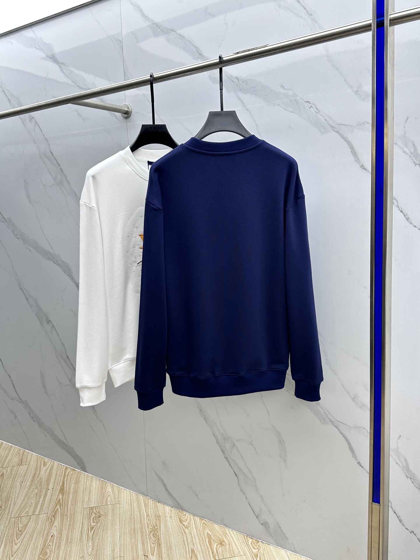 🆕1V*路易威登 25ssPharrell合作刺绣罗纹领新款卫衣 上绣有 Pharrell Willia