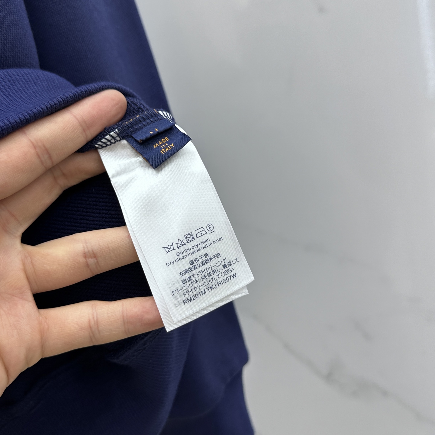 🆕1V*路易威登 25ssPharrell合作刺绣罗纹领新款卫衣 上绣有 Pharrell Willia