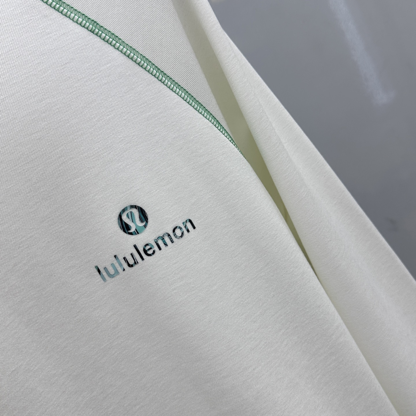 🆕lululemon 2025SS秋季新款男士圆领长袖 T 恤，以当季色调传递典雅韵味，成就日常搭配佳选