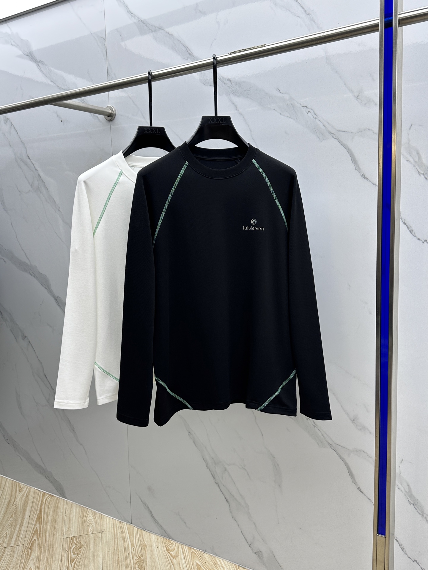 NO:570062,lululemon's new 2025SS men's round neck long-sleeved T-shirt in autumn conveys elegant charm with seasonal colors, making it a good choice for daily matching. The logo on the chest implicitly marks the brand identity, and the letter three-dimensional printing technology is fine in workmanship, fashionable and elegant, and comfortable to the skin. It has three complete standards xh sizes M-3XL, alexander wang19860909lululemon 2025SS秋季新款男士圆领长袖 T 恤,以当季色调传递典雅韵味,成就日常搭配佳选.胸前logo标识含蓄标注品牌身份,字母立体印花工艺、做工精细、时尚大气、贴肤舒适,三标齐全xh 尺码M-3XL,,alexander wang,Men's clothing