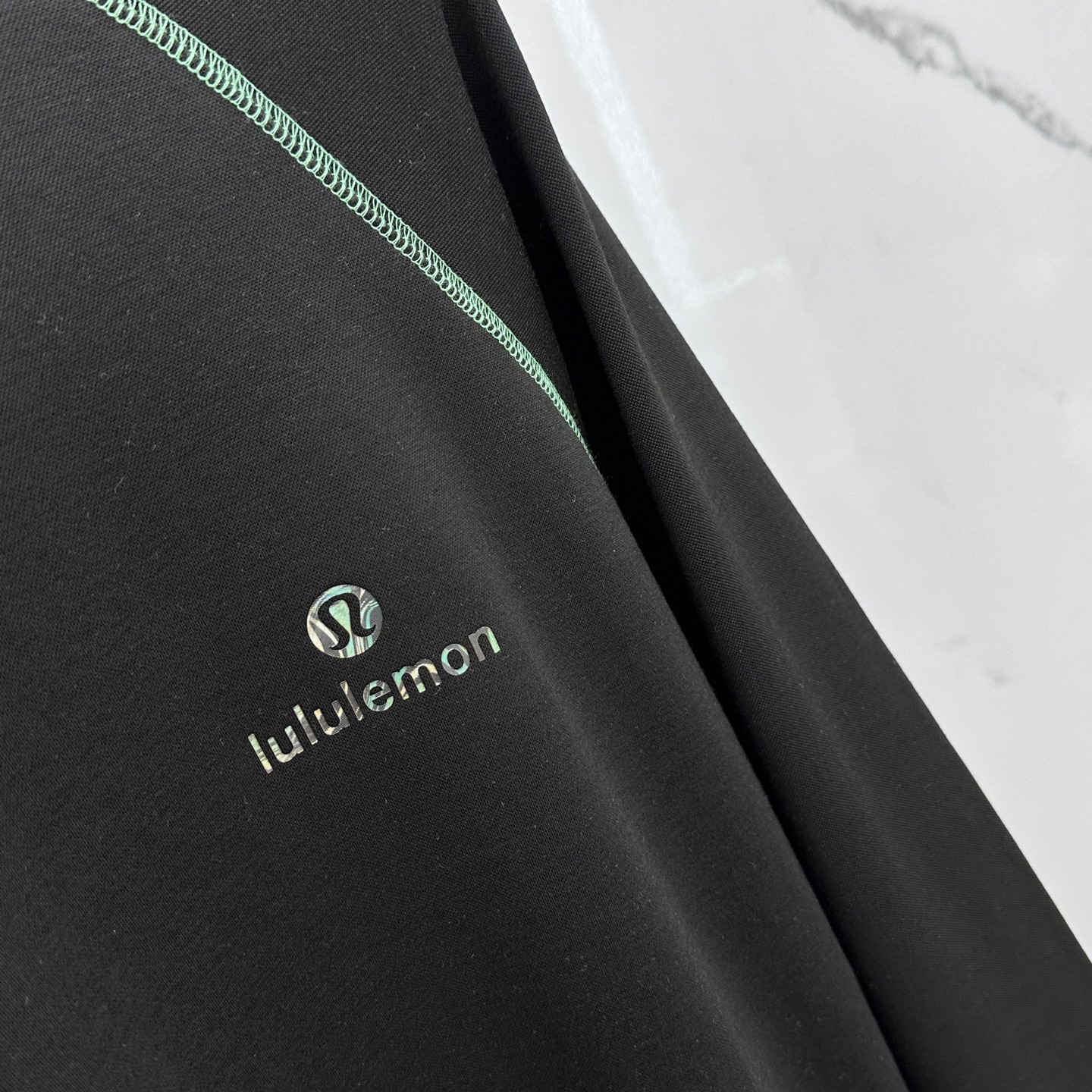 🆕lululemon 2025SS秋季新款男士圆领长袖 T 恤，以当季色调传递典雅韵味，成就日常搭配佳选