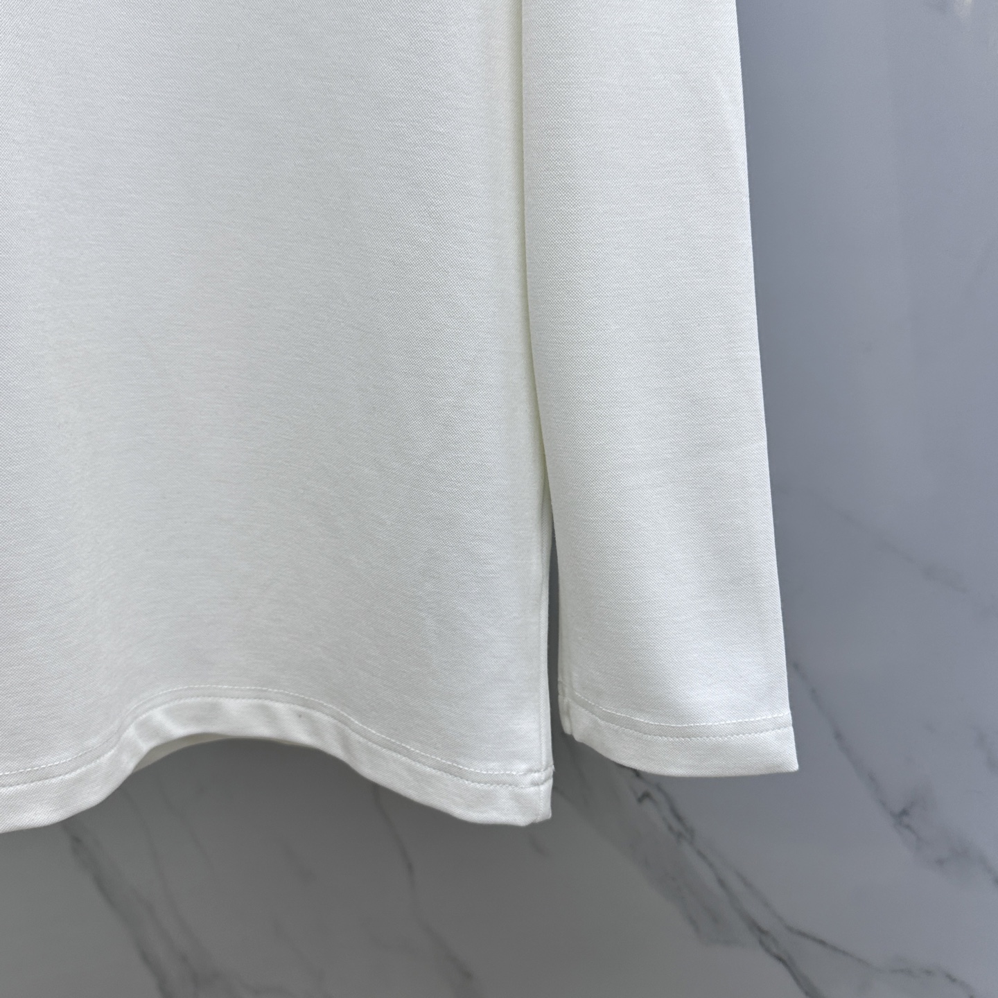 🆕ARCTERYX始祖鸟 2025SS秋季新款男士圆领长袖 T 恤，以当季色调传递典雅韵味，成就日常搭配