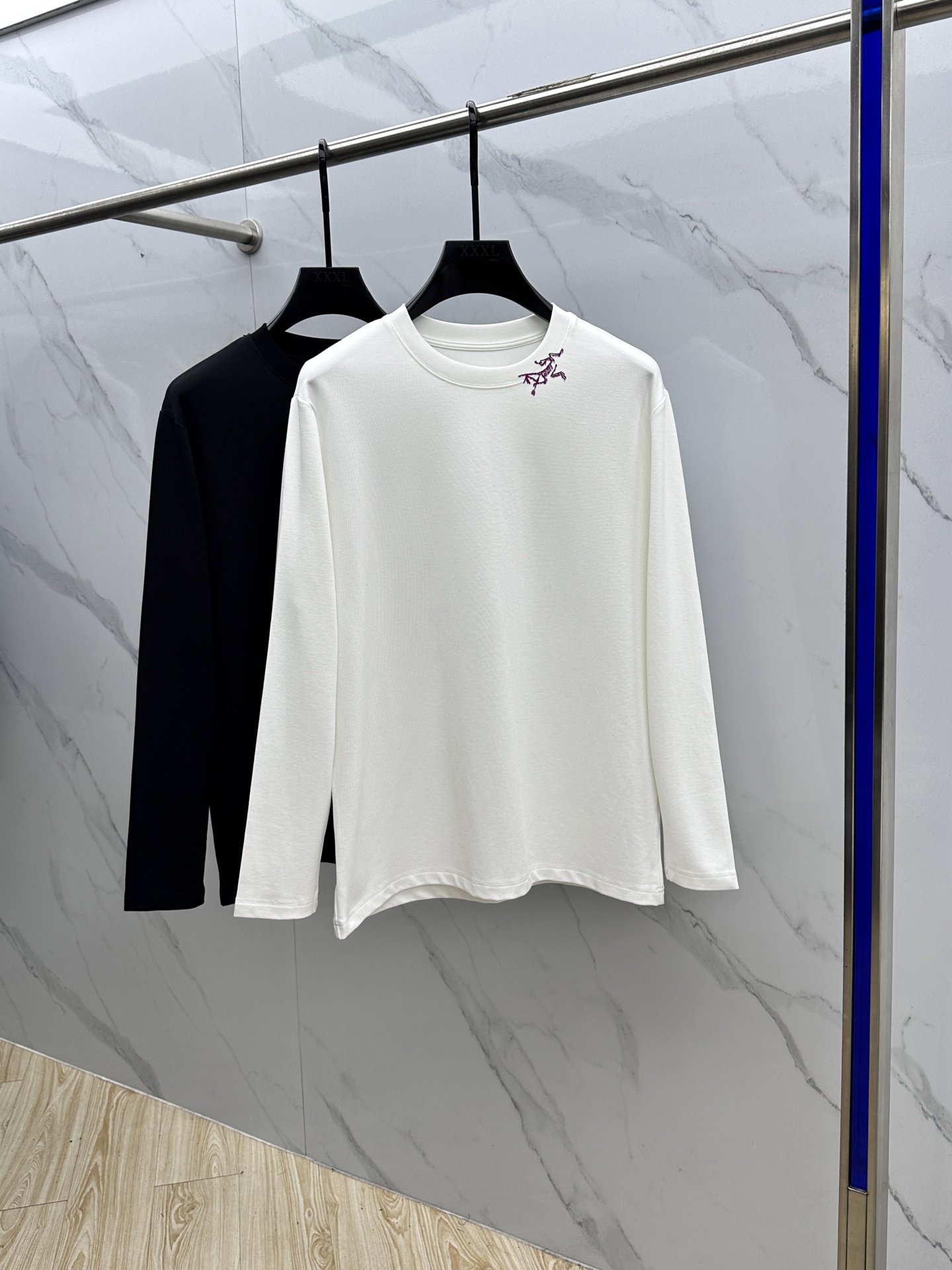 🆕ARCTERYX始祖鸟 2025SS秋季新款男士圆领长袖 T 恤，以当季色调传递典雅韵味，成就日常搭配