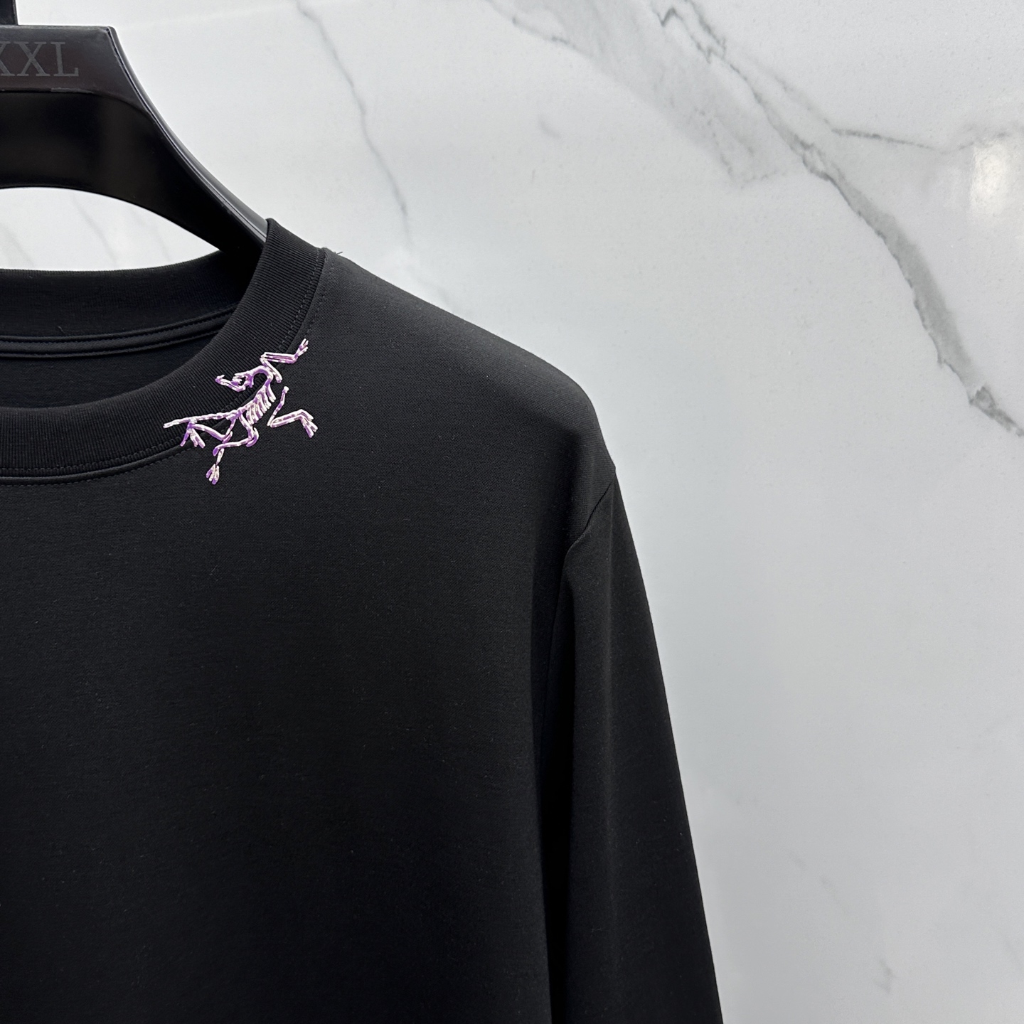 🆕ARCTERYX始祖鸟 2025SS秋季新款男士圆领长袖 T 恤，以当季色调传递典雅韵味，成就日常搭配