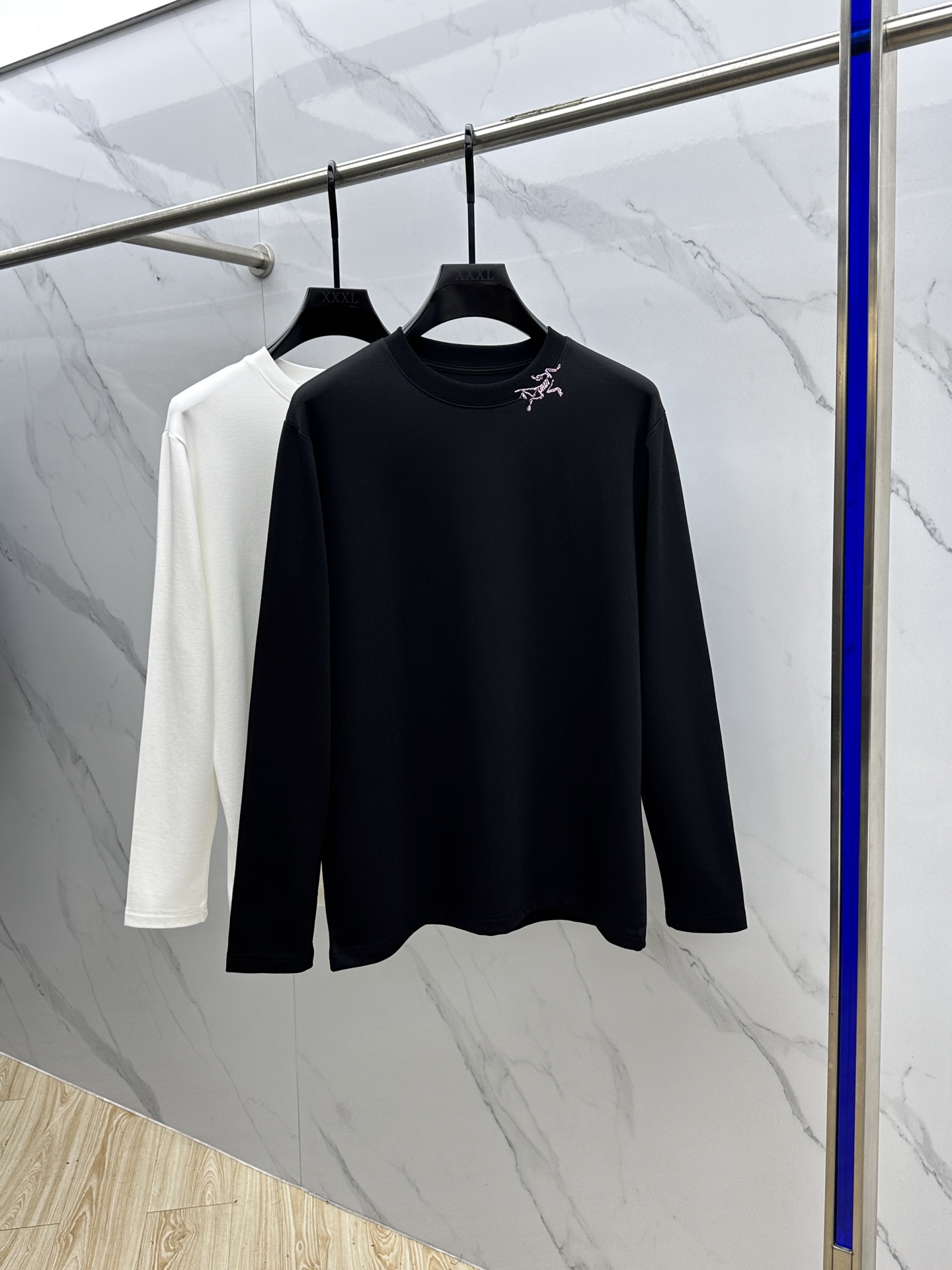 🆕ARCTERYX始祖鸟 2025SS秋季新款男士圆领长袖 T 恤，以当季色调传递典雅韵味，成就日常搭配