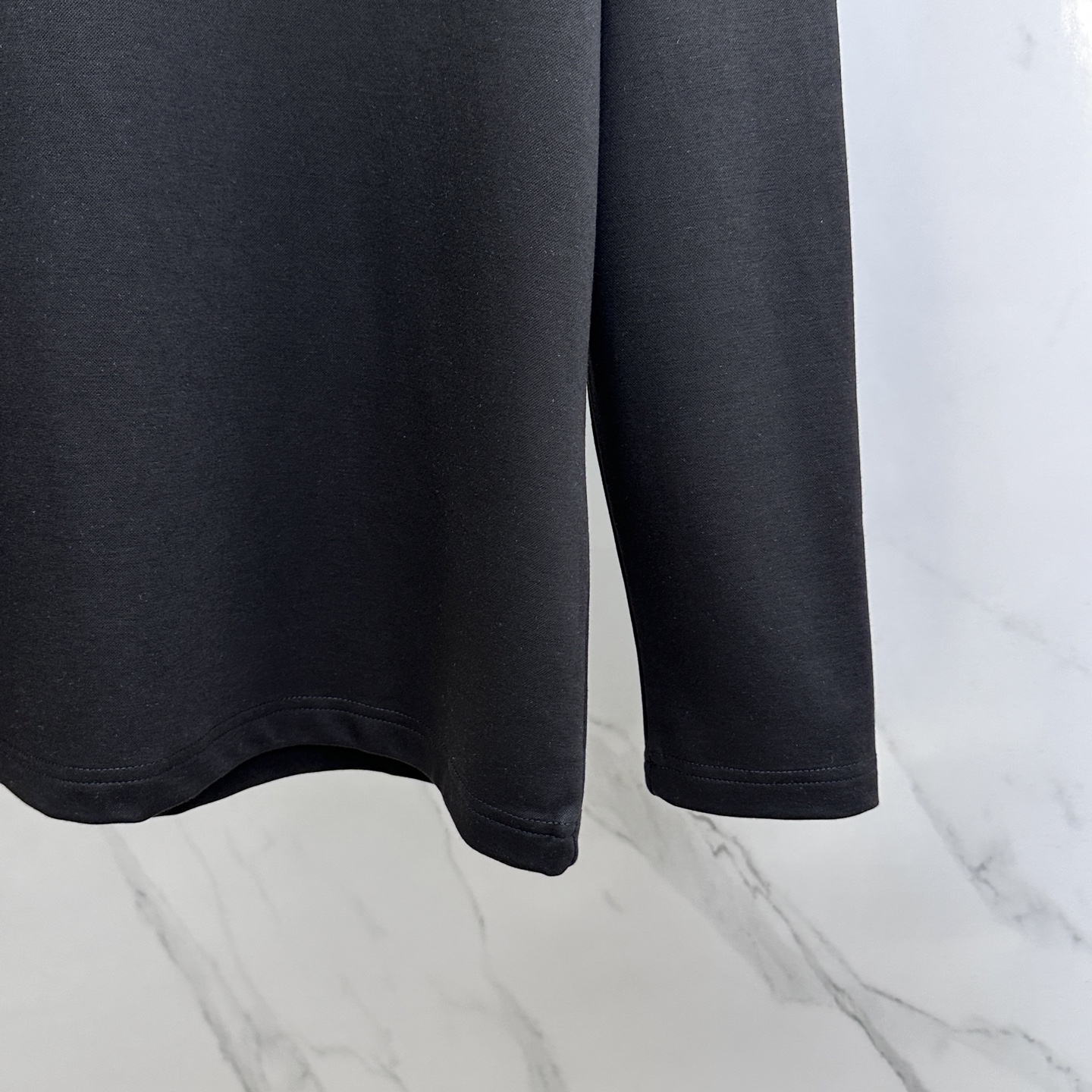 🆕ARCTERYX始祖鸟 2025SS秋季新款男士圆领长袖 T 恤，以当季色调传递典雅韵味，成就日常搭配