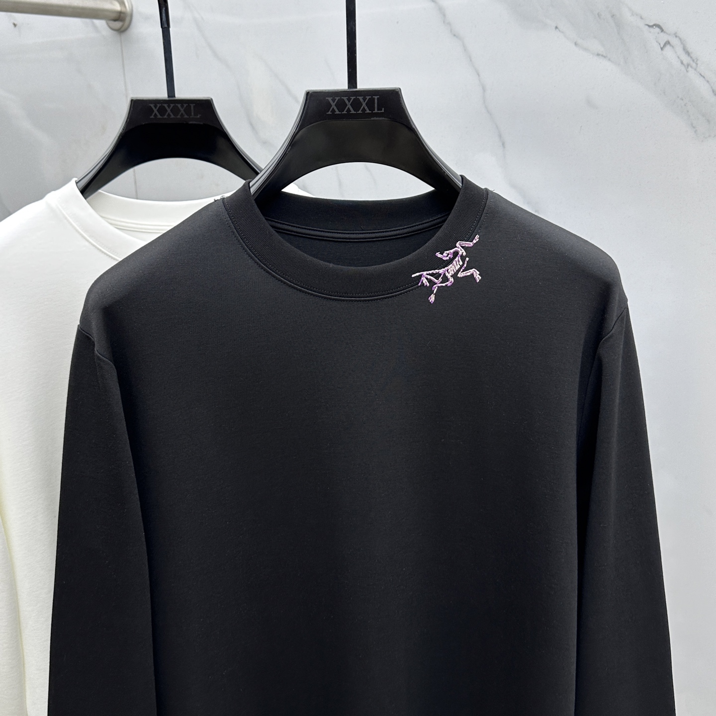 🆕ARCTERYX始祖鸟 2025SS秋季新款男士圆领长袖 T 恤，以当季色调传递典雅韵味，成就日常搭配