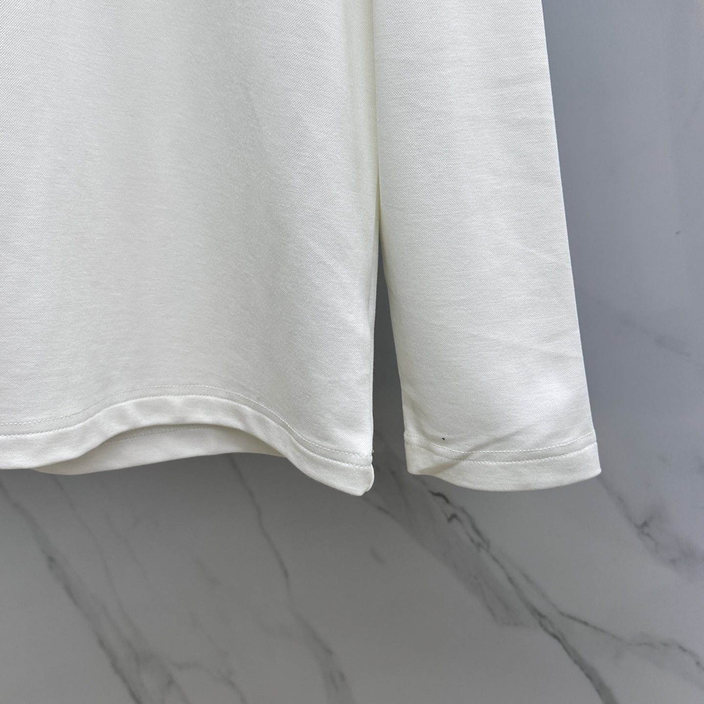 🆕ARCTERYX始祖鸟 2025SS秋季新款男士圆领长袖 T 恤，以当季色调传递典雅韵味，成就日常搭配